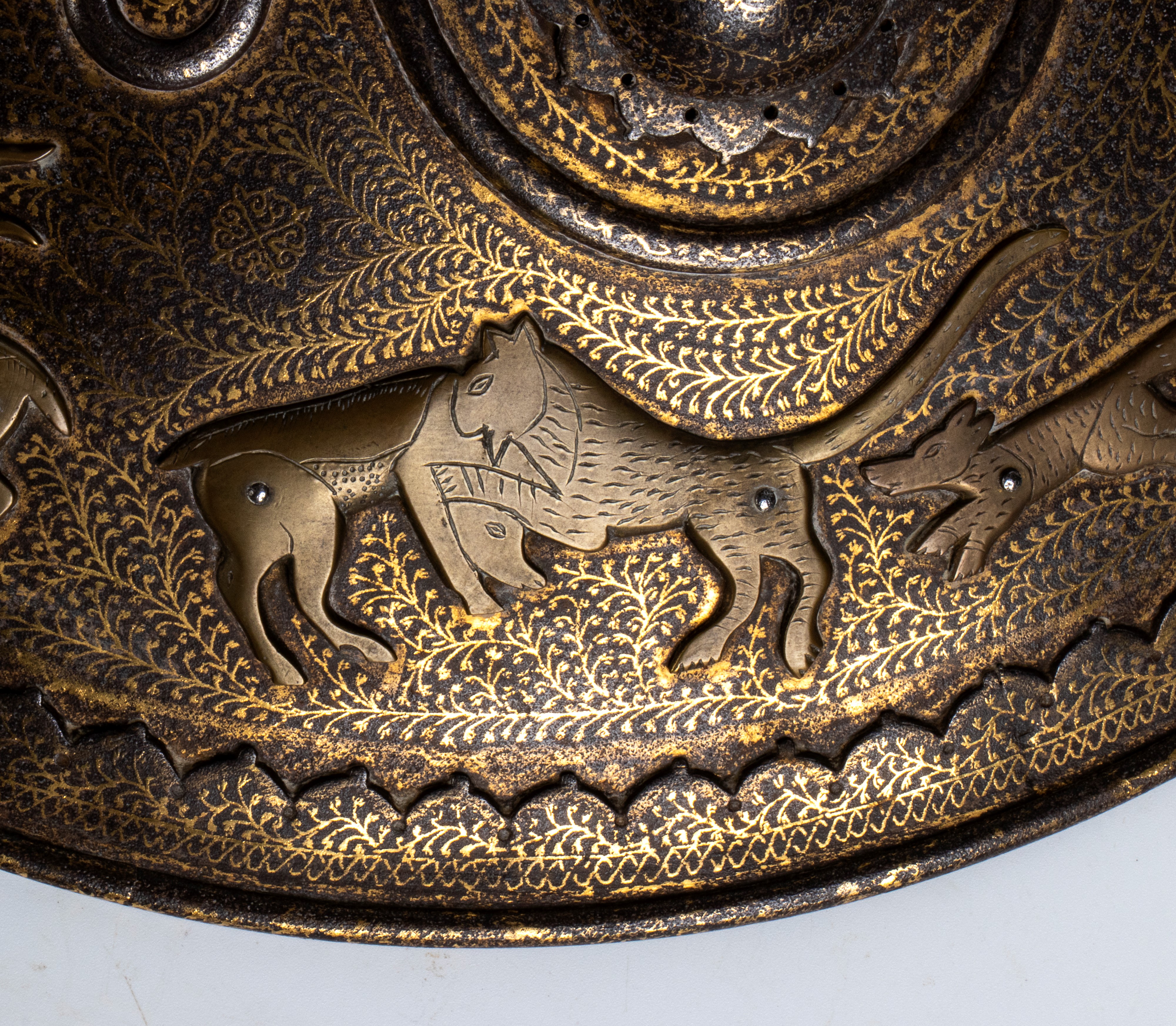 Scudo in ferro ageminato in oro koftghari