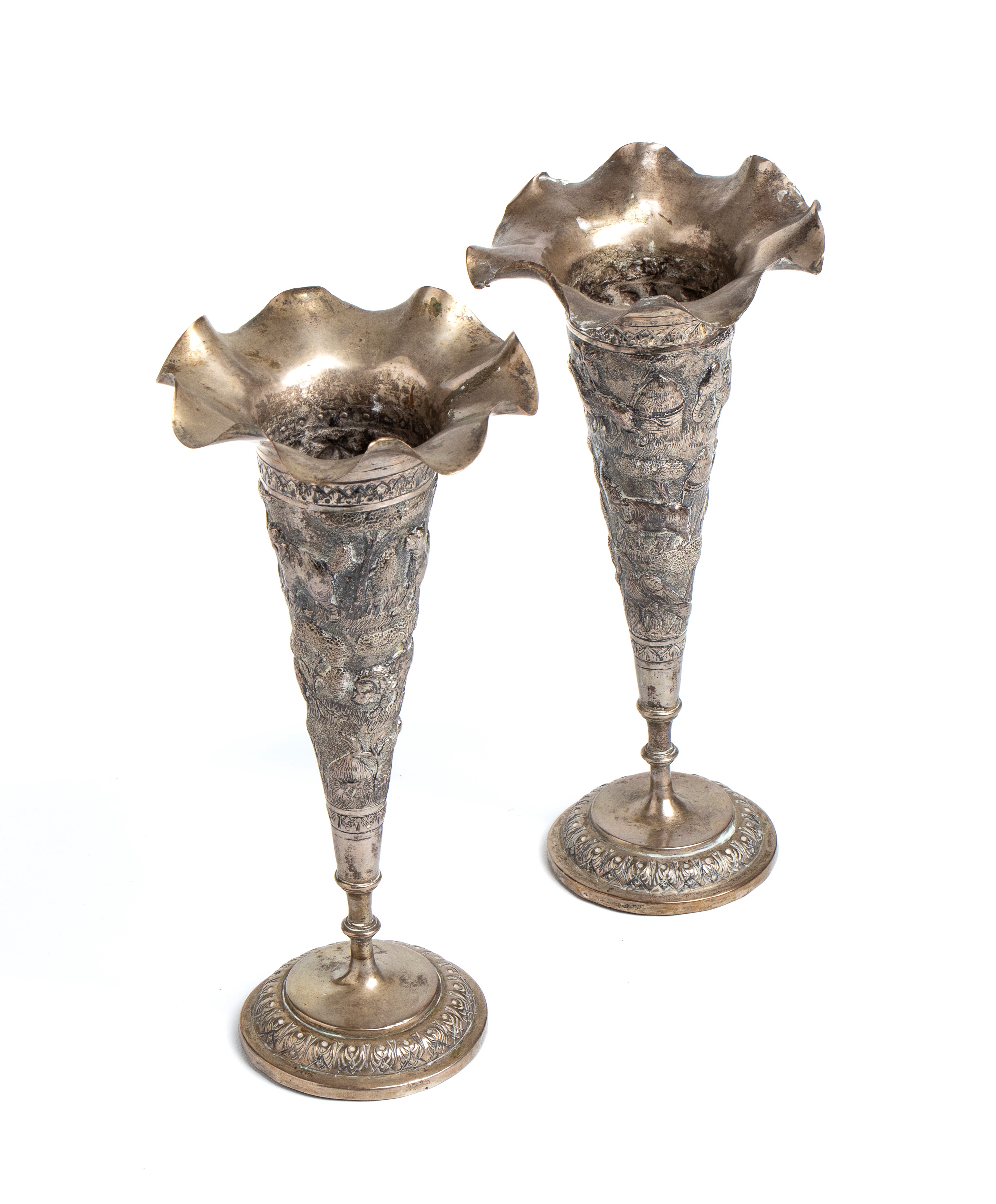 Coppia di vasi argentati