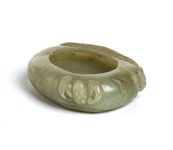 Vaschetta in giada con decoro floreale