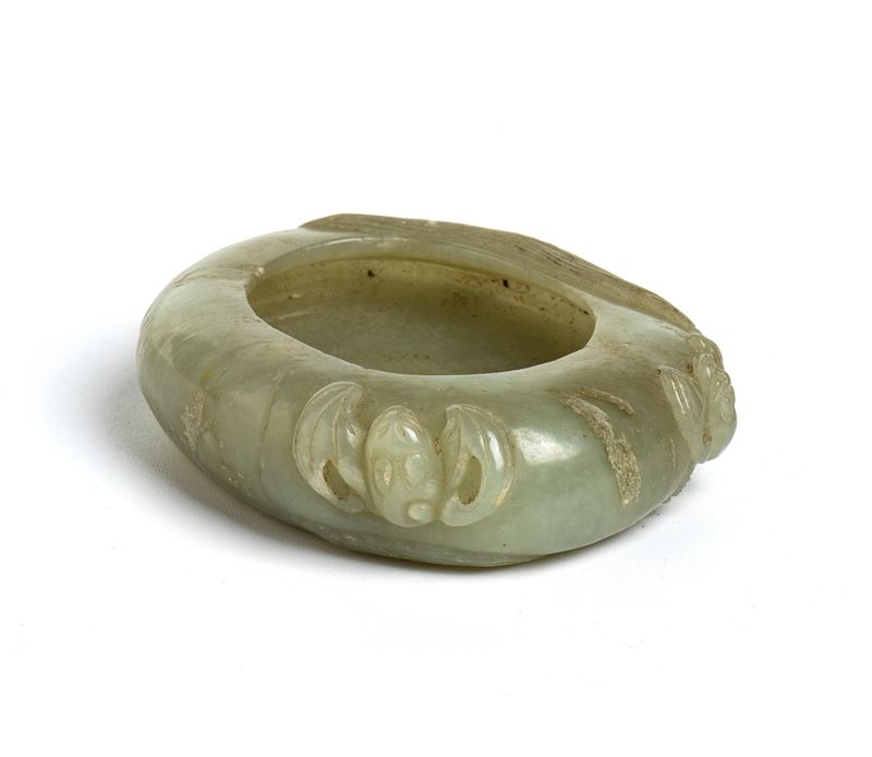 Vaschetta in giada con decoro floreale