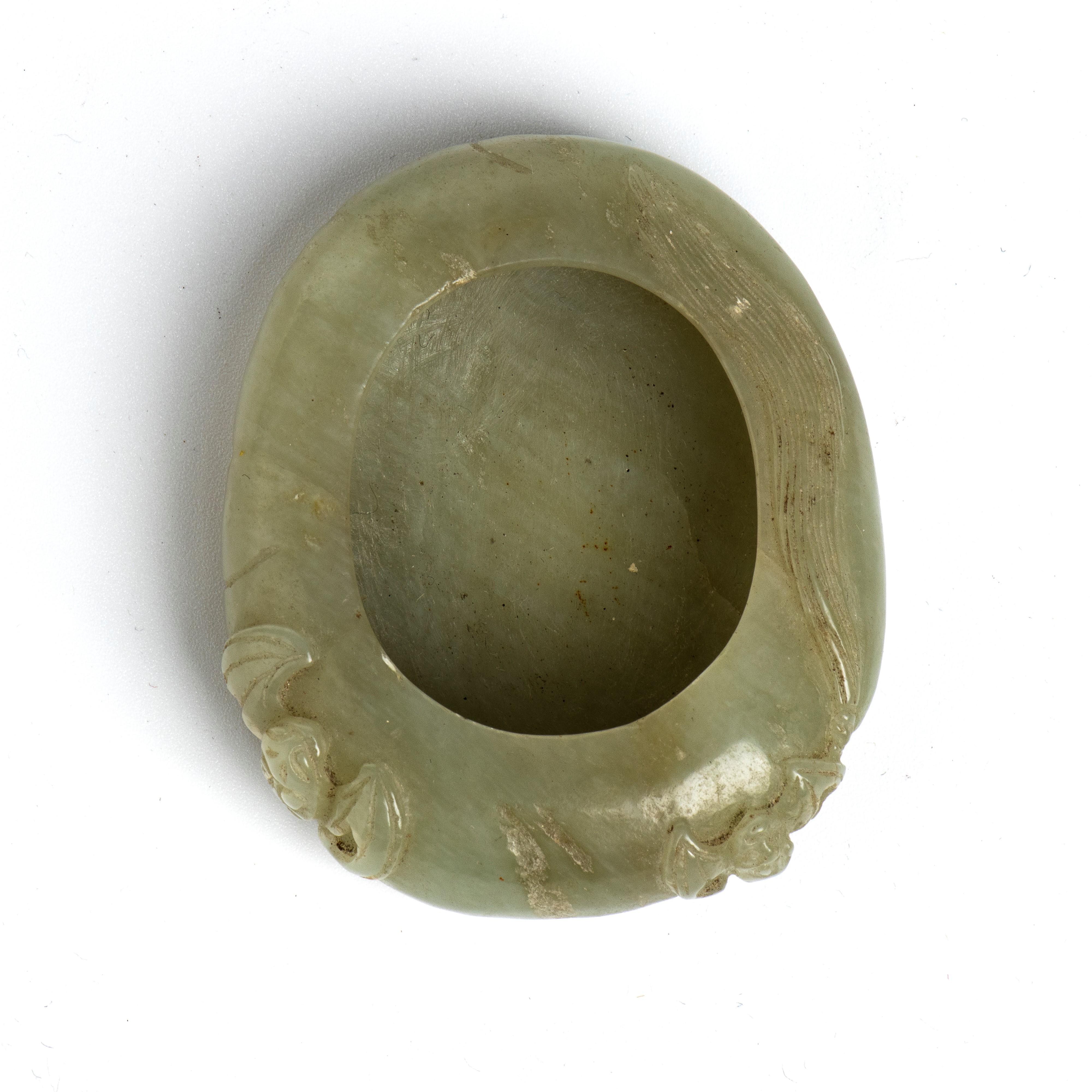 Vaschetta in giada con decoro floreale