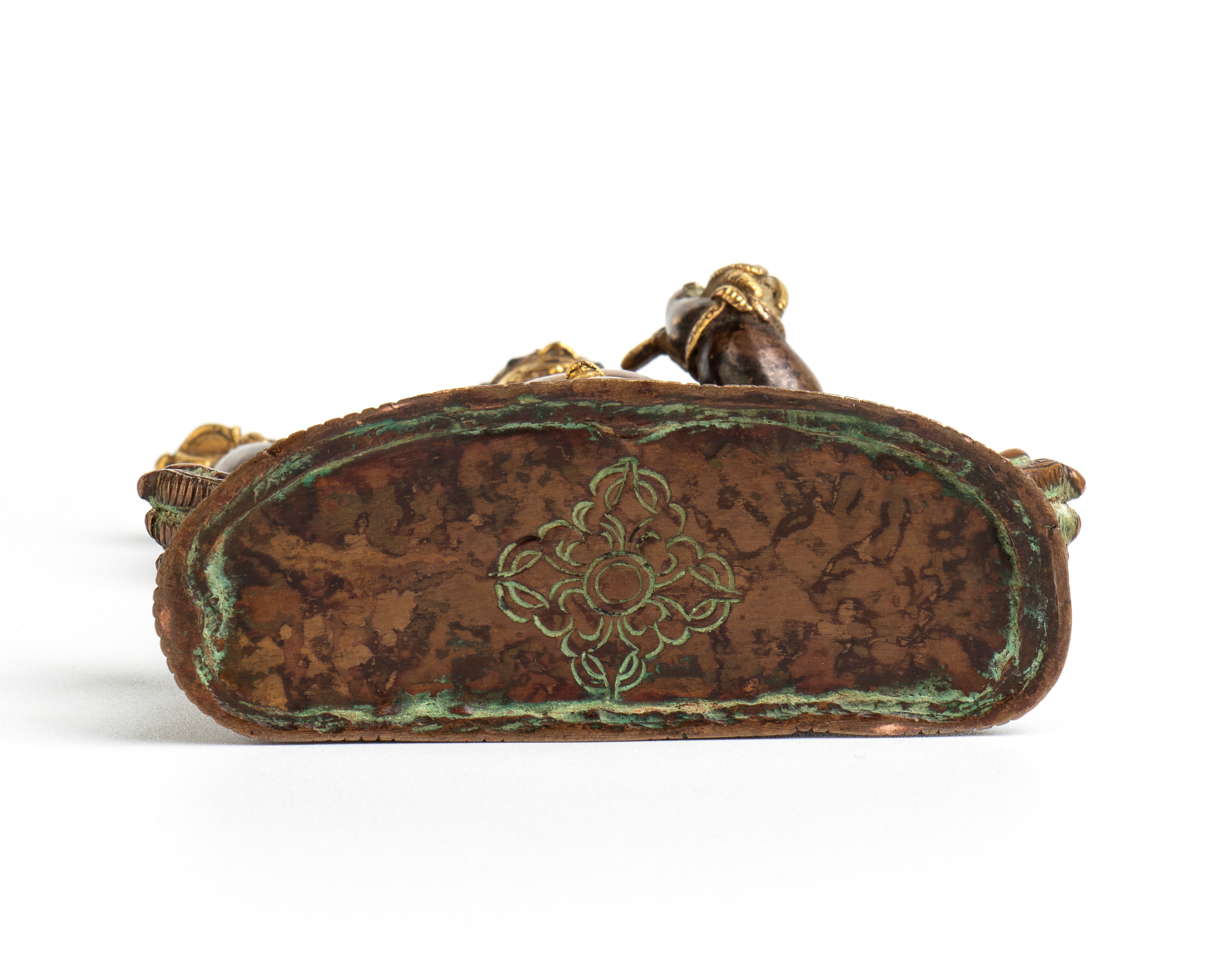 Figura di Nilambara-Vajrapani in bronzo dorato ageminato in argento