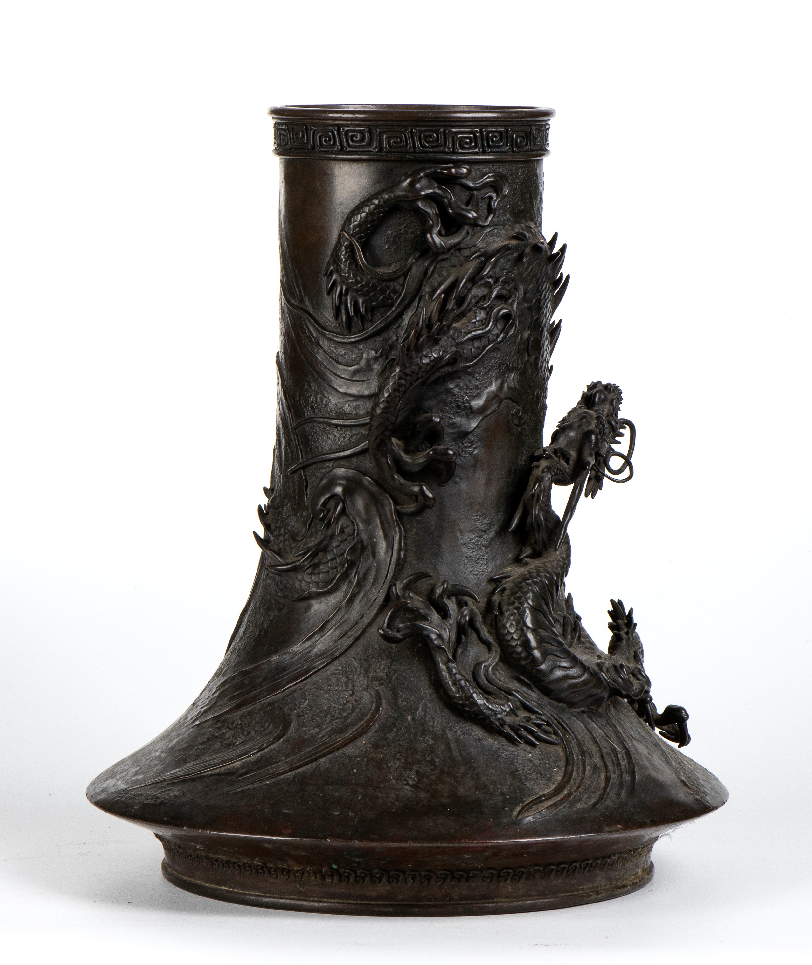 Vaso in bronzo a cera persa rastremato in forma di monte Fuji