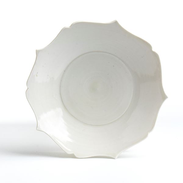 Elegante piatto in ceramica di forma stellare