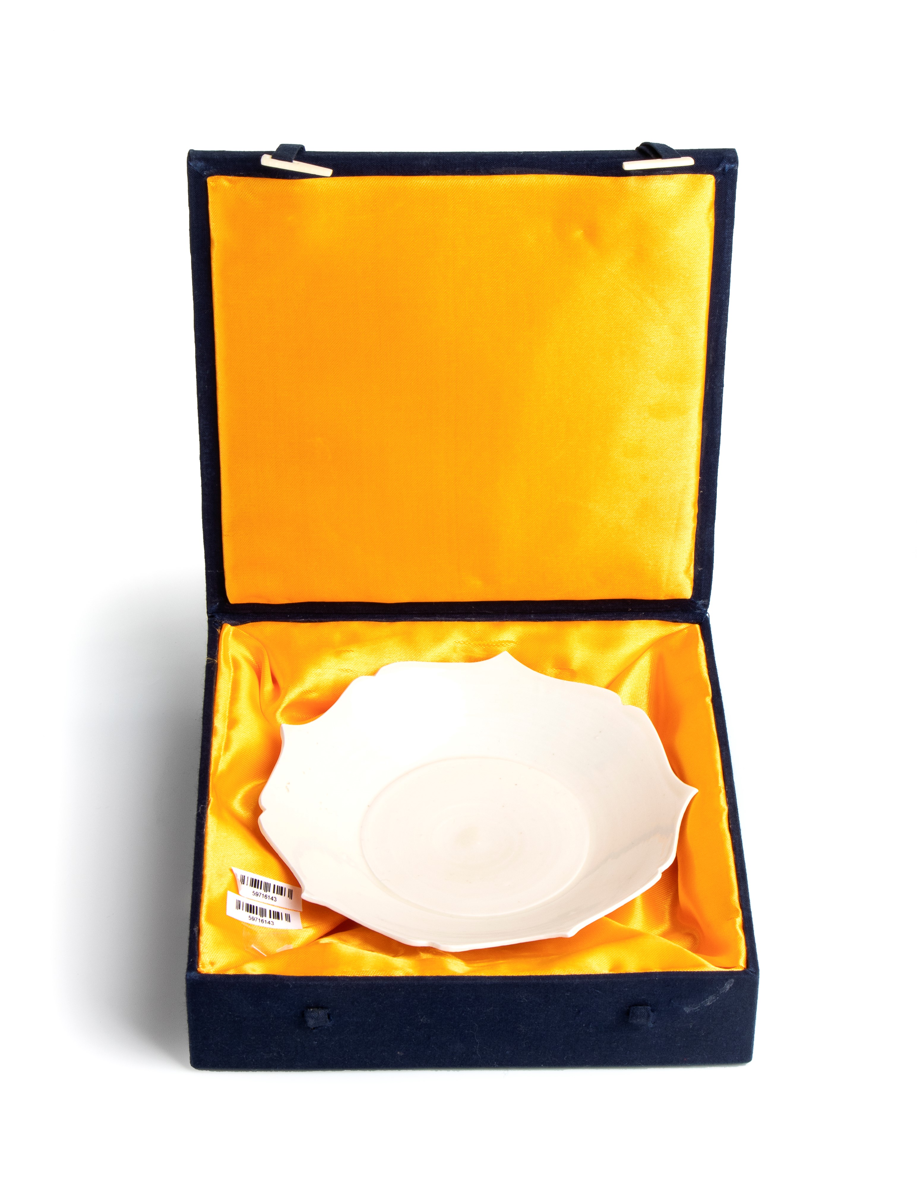 Elegante piatto in ceramica di forma stellare