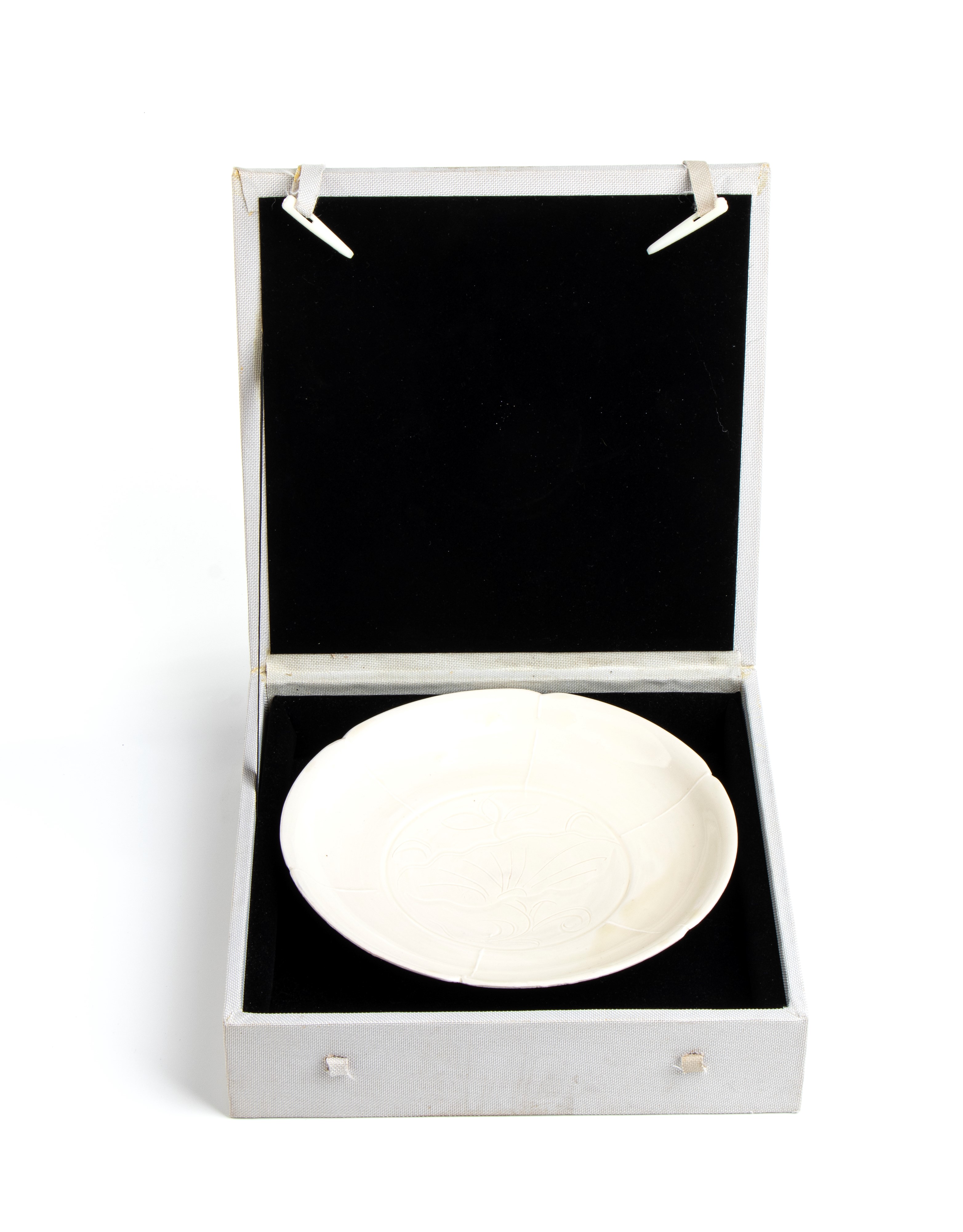 Piatto Dingyao con elegante decorazione