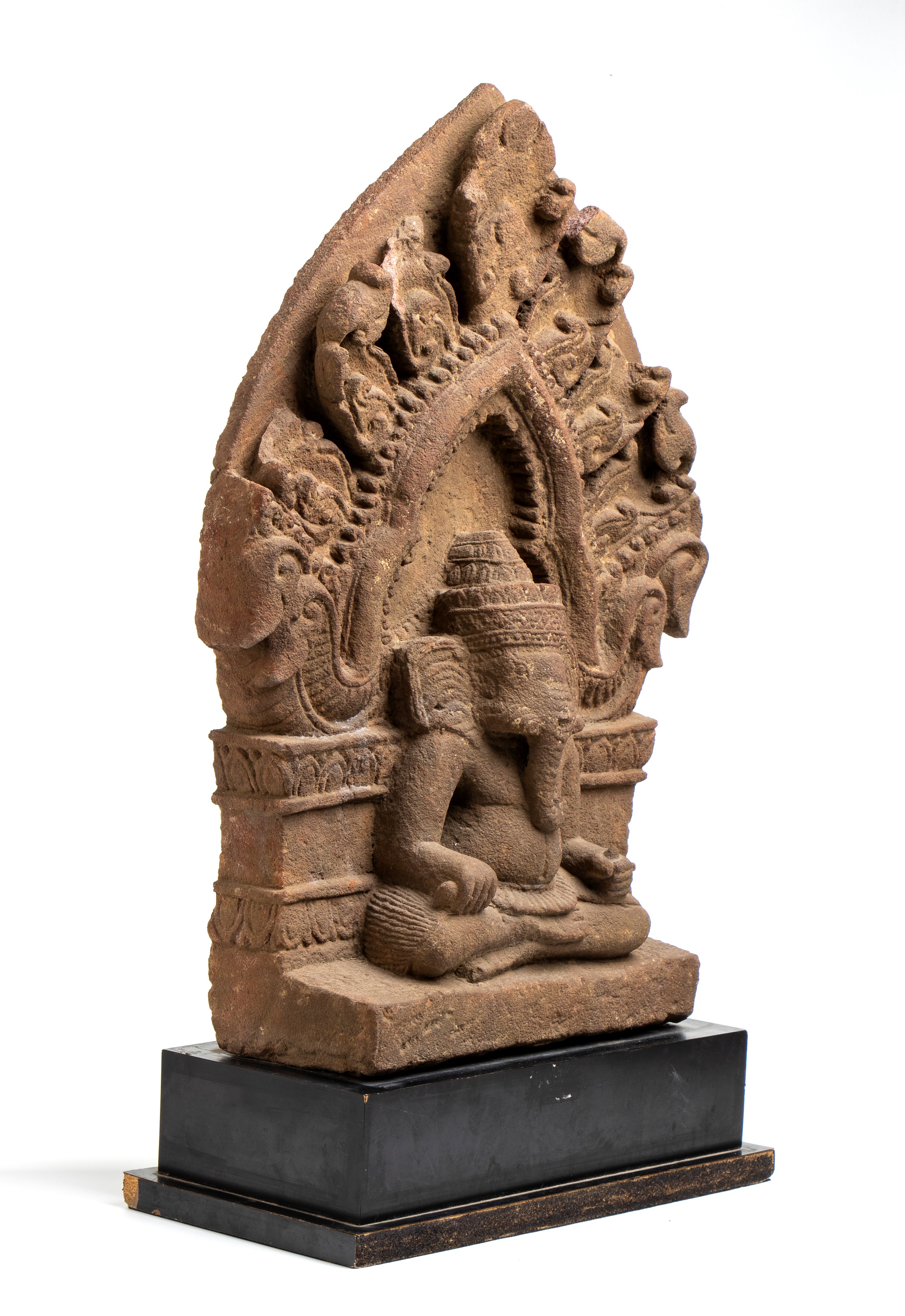 Scultura Khmer in pietra arenaria divinità Ganesha stile Angkor Wat