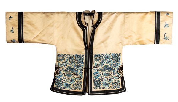 Veste in seta ricamata