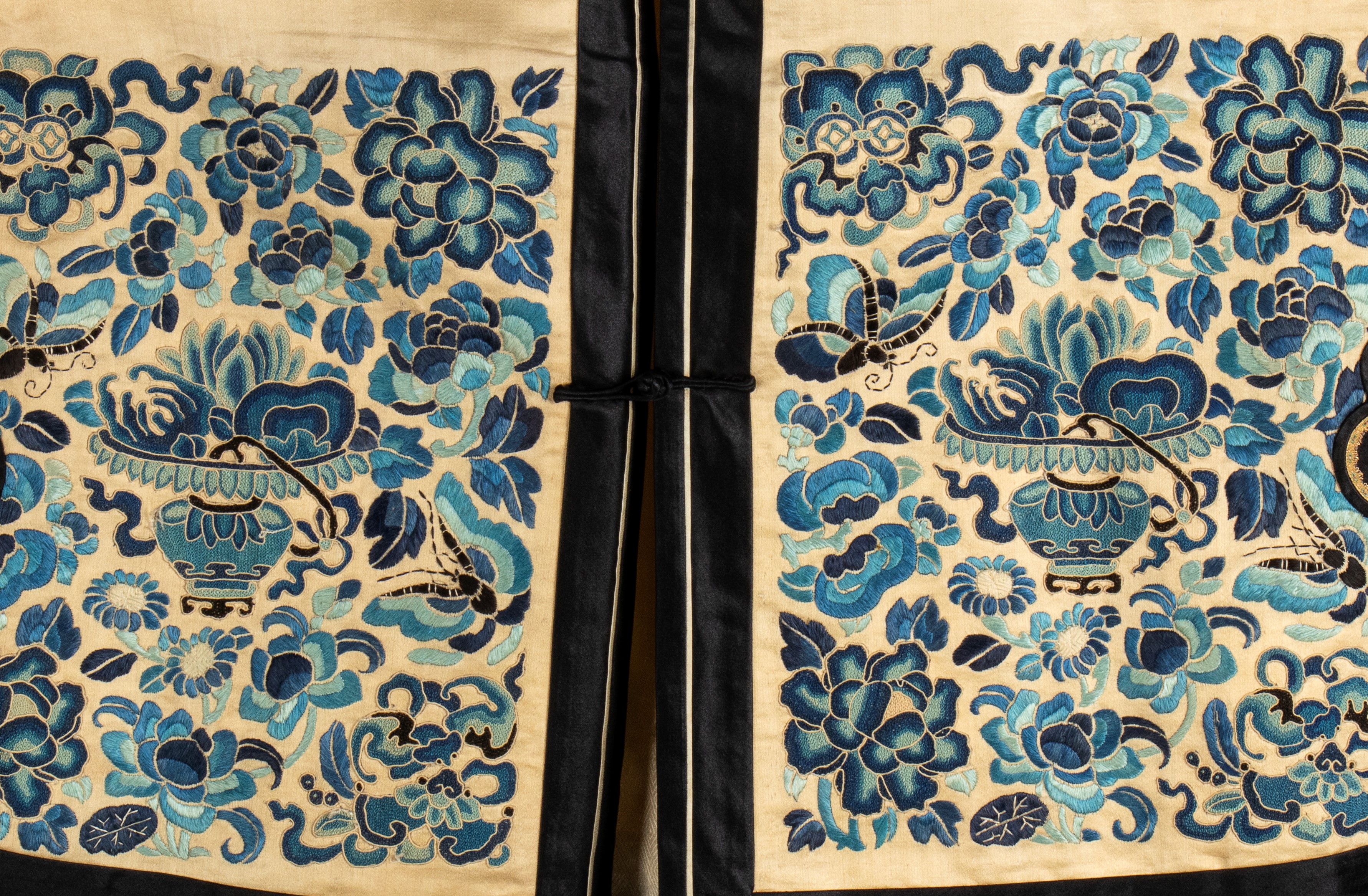 Veste in seta ricamata