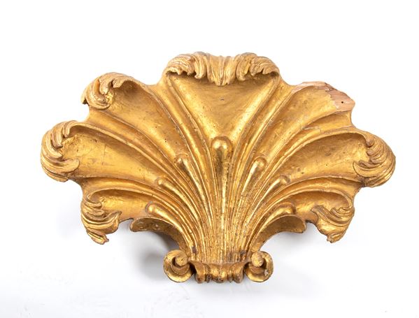 Italian gilded wood decoration with shell motif