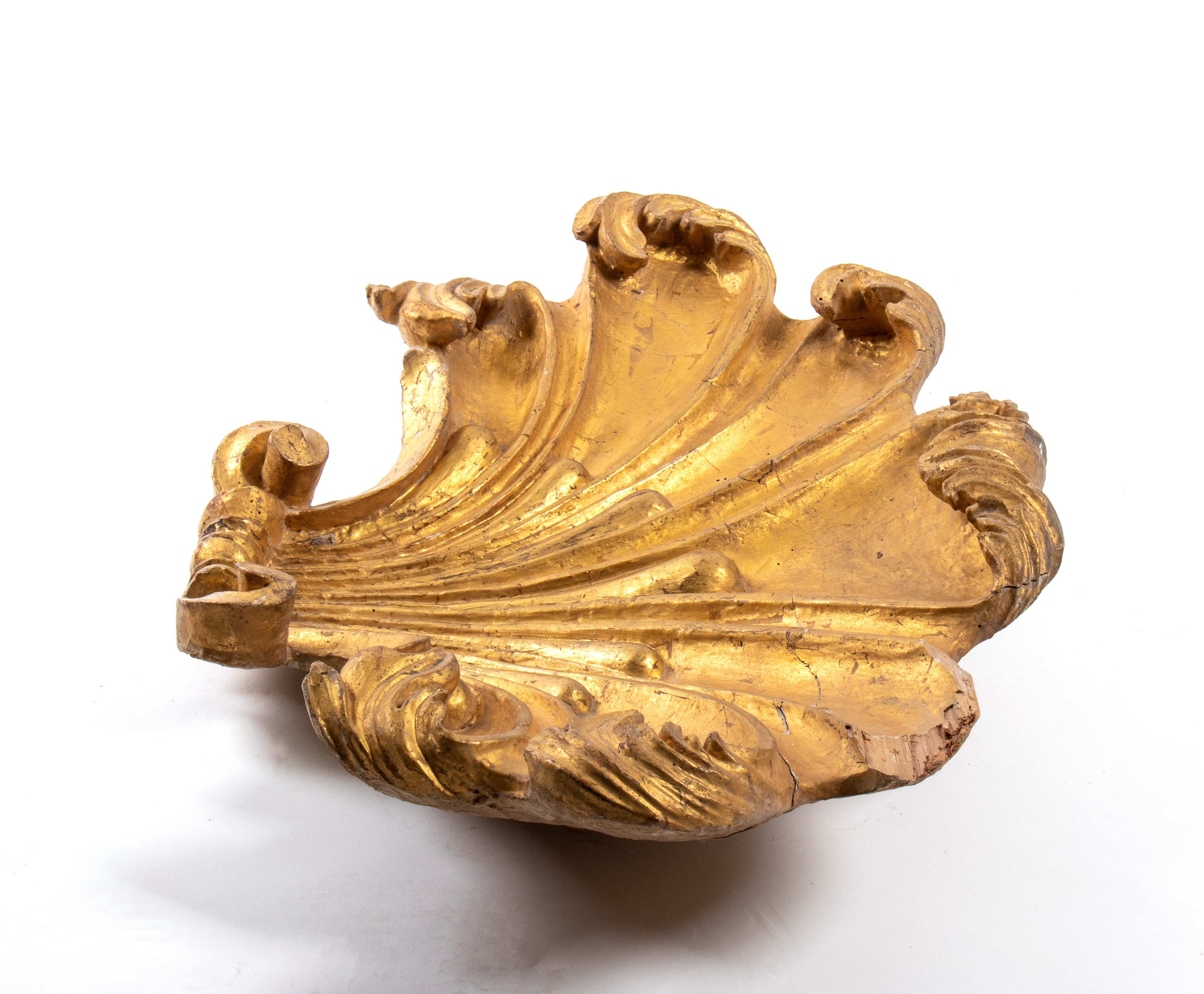 Decorazione Italiana in Legno Dorato con Motivo a Conchiglia