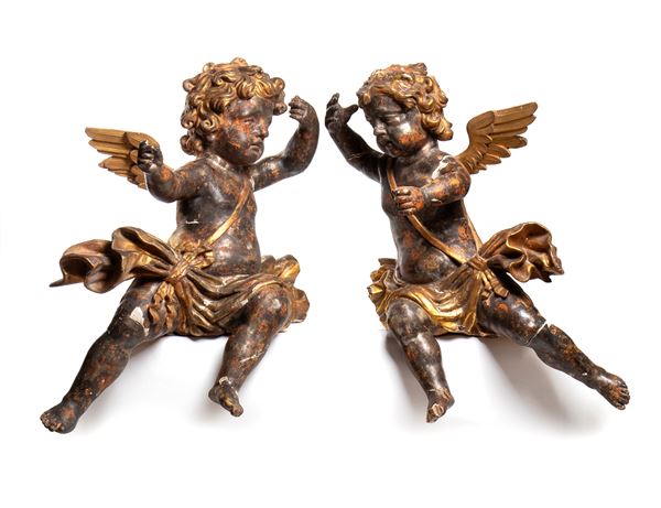 Coppia di Putti alati italiani in legno