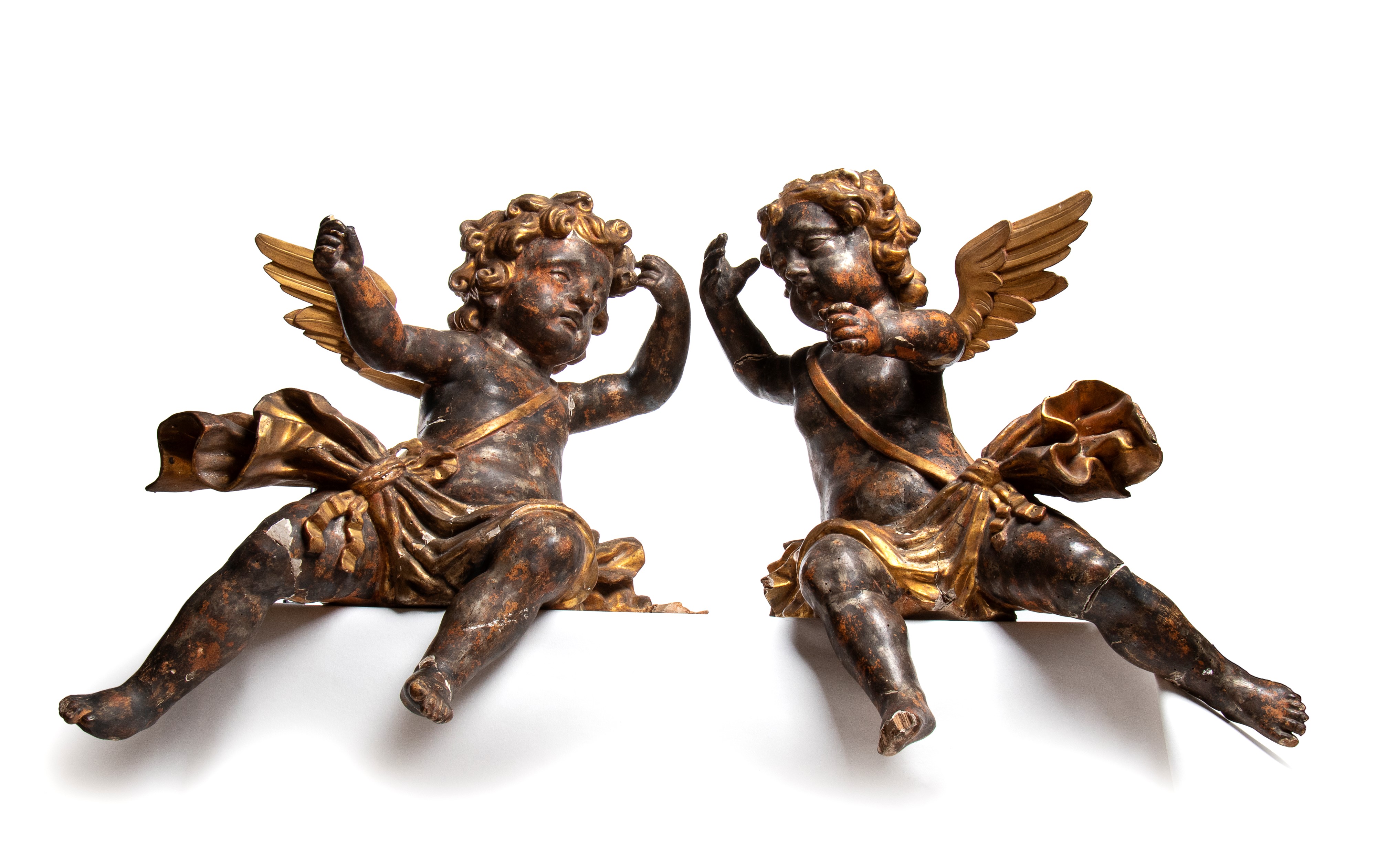 Coppia di Putti Alati Italiani in Legno