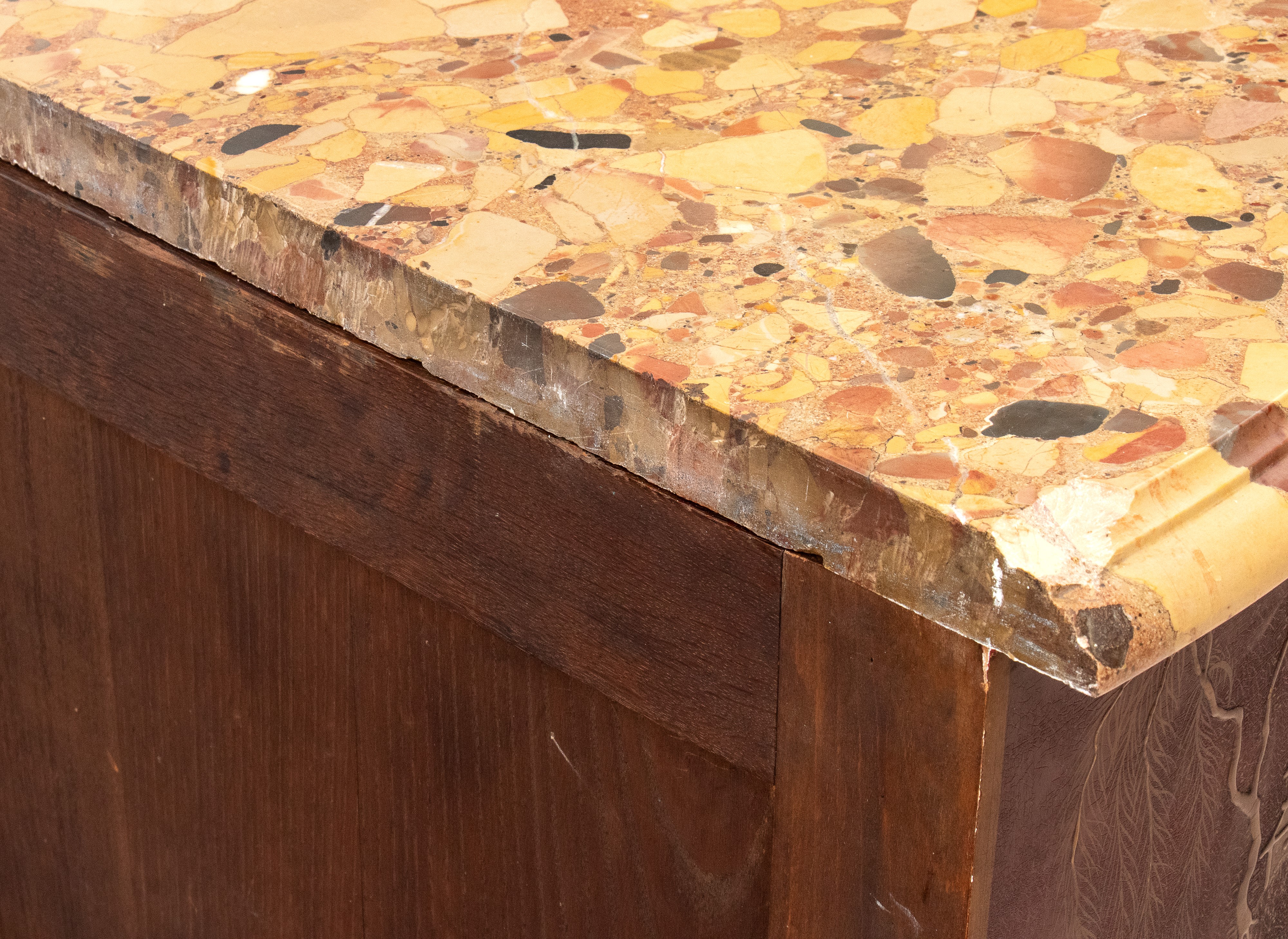 XIX secolo, Comò francese a chinoiserie in stile Luigi XV, laccato ebanizzato con piano in marmo