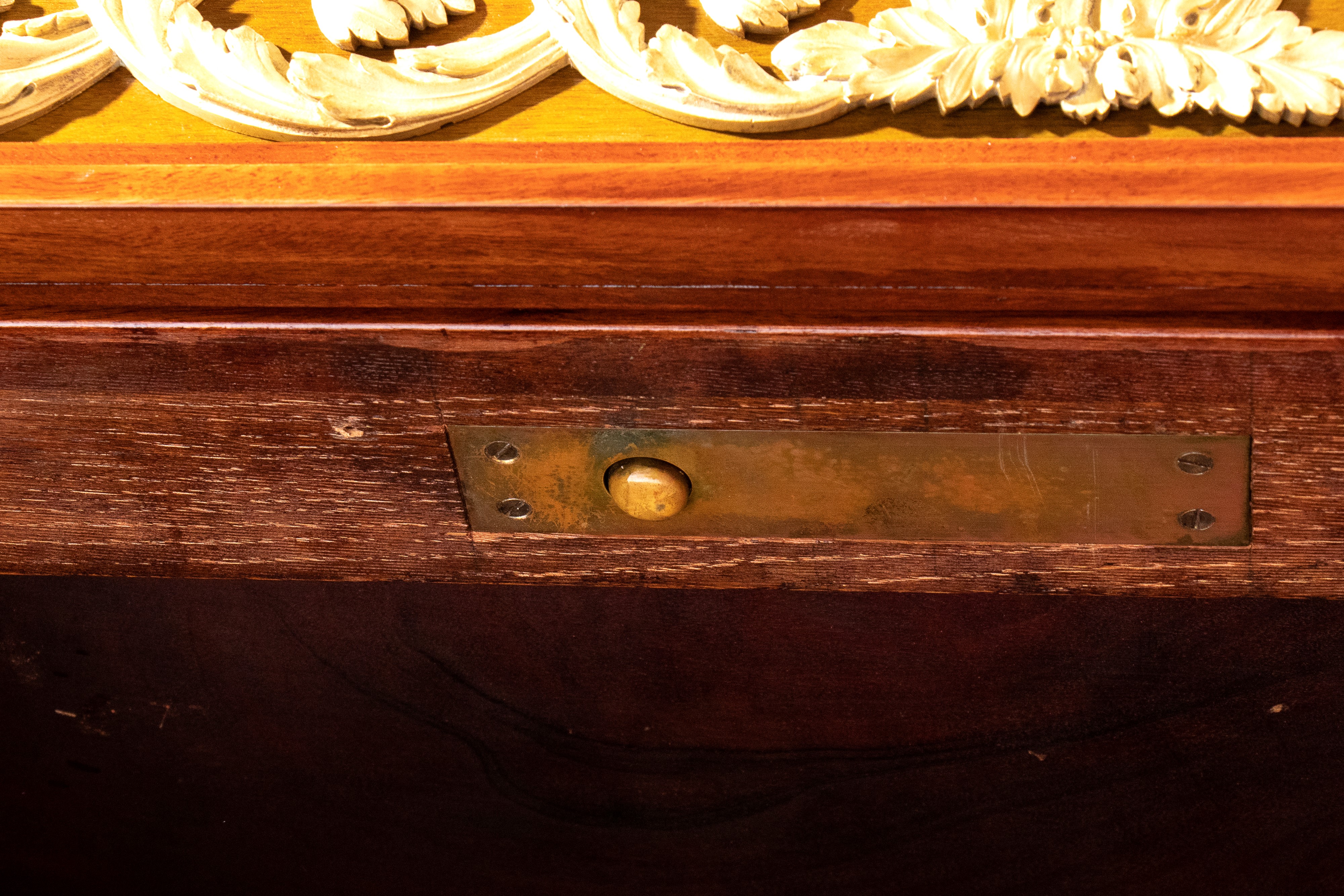 Mobile francese in mogano in stile Luigi XVI