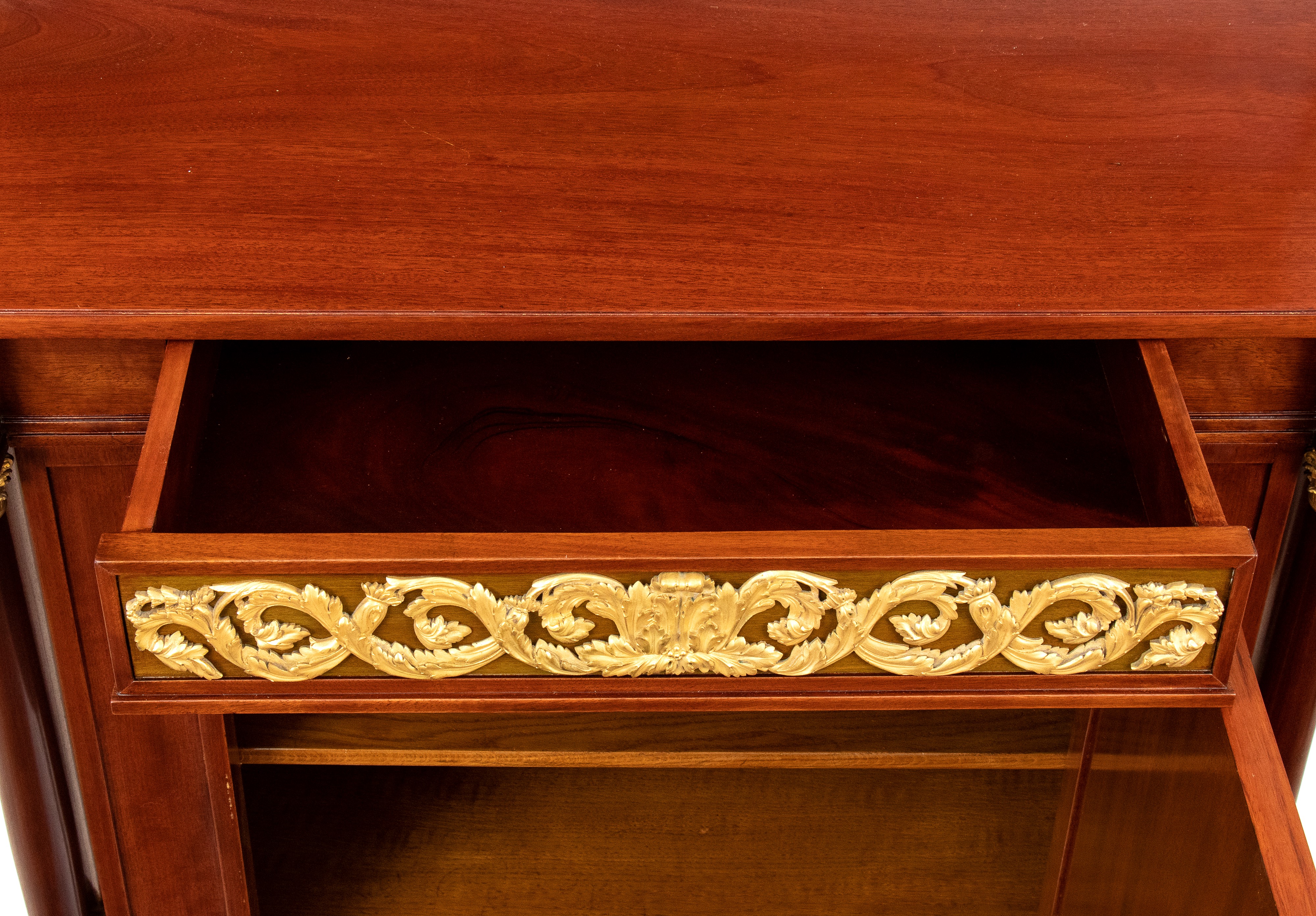 Mobile francese in mogano in stile Luigi XVI