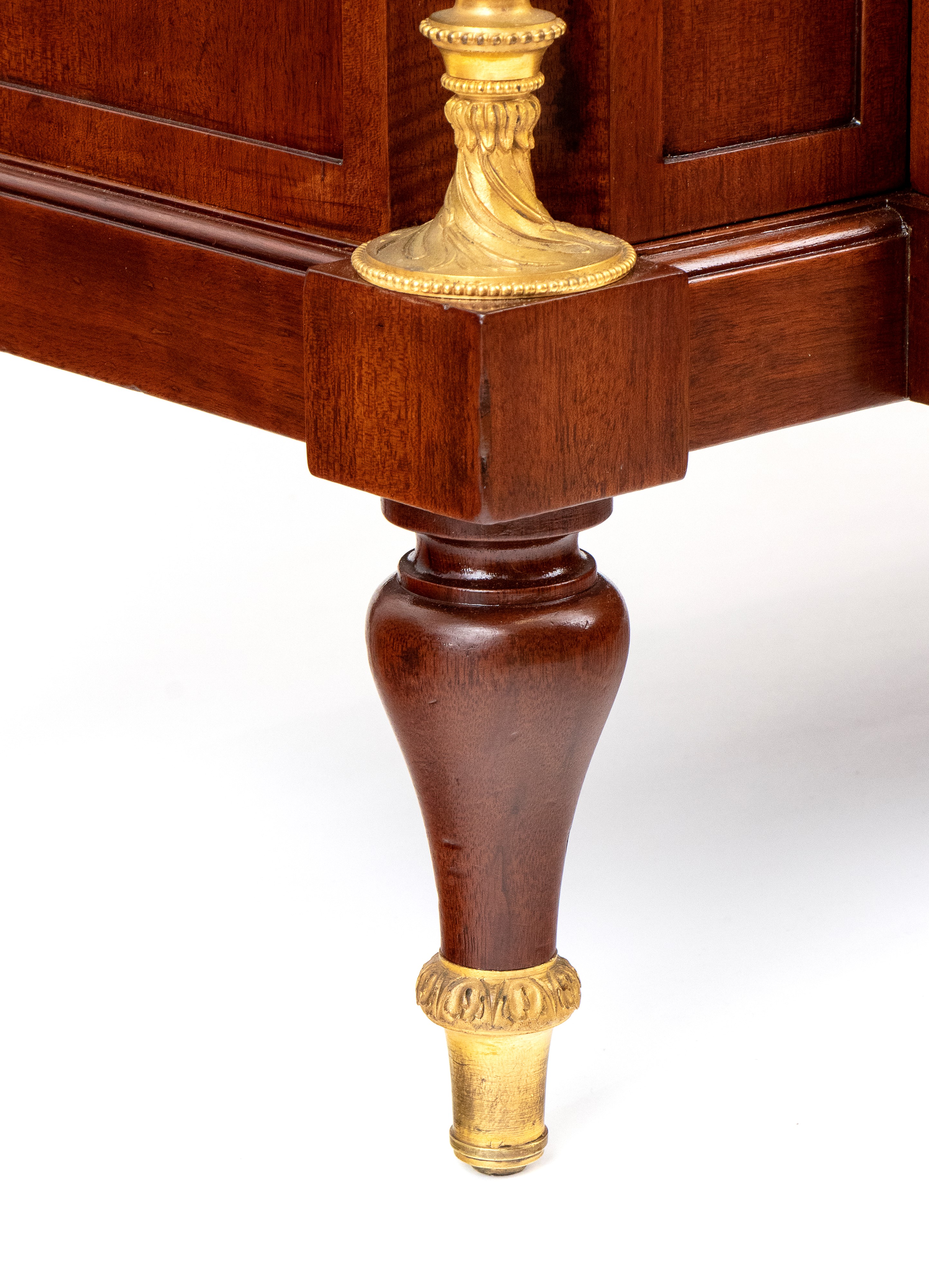 Mobile francese in mogano in stile Luigi XVI