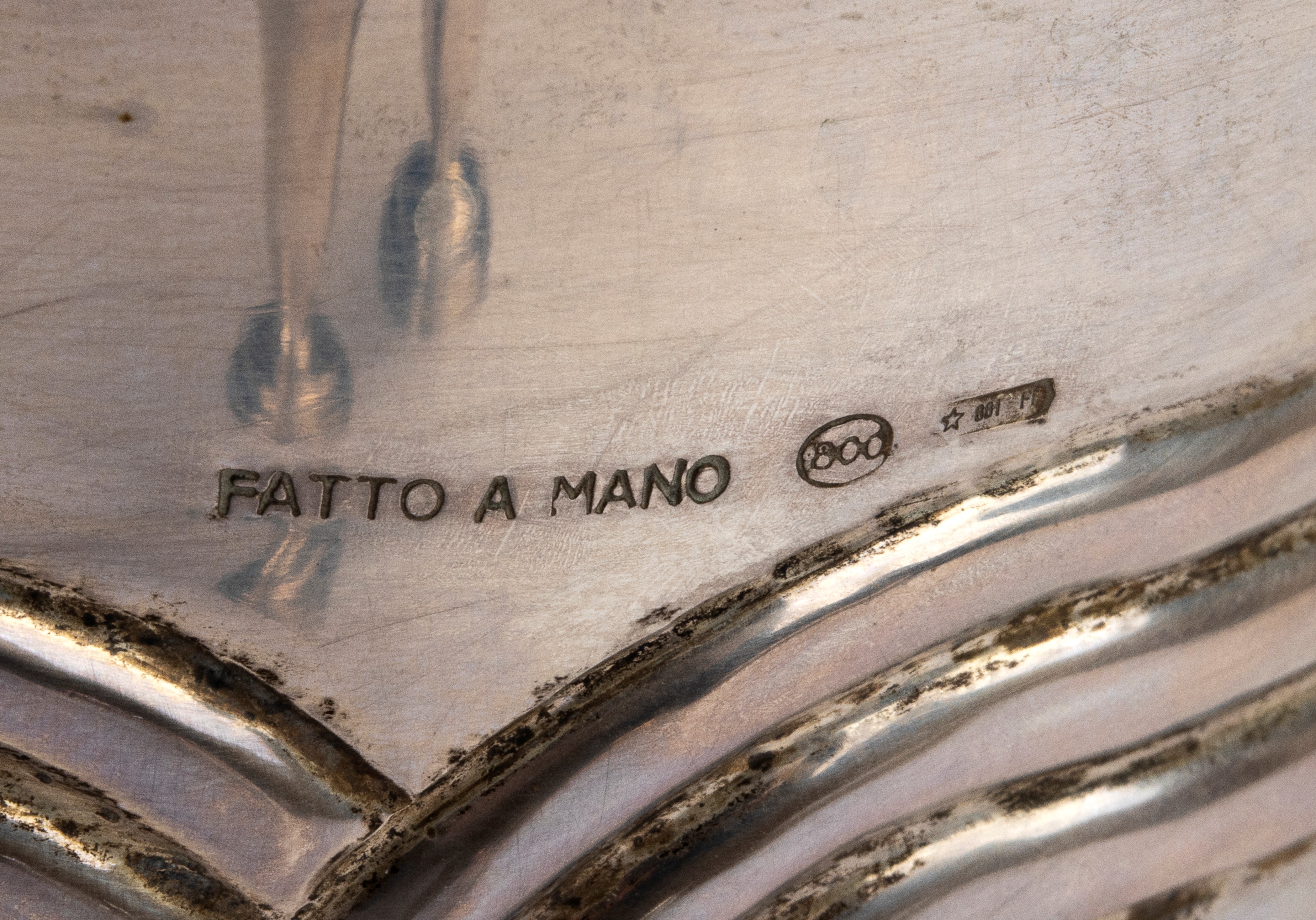 Lotto multiplo in argento, Italia, XX secolo (vasetti, porta bottiglia, cestino, zuccheriera e qu...