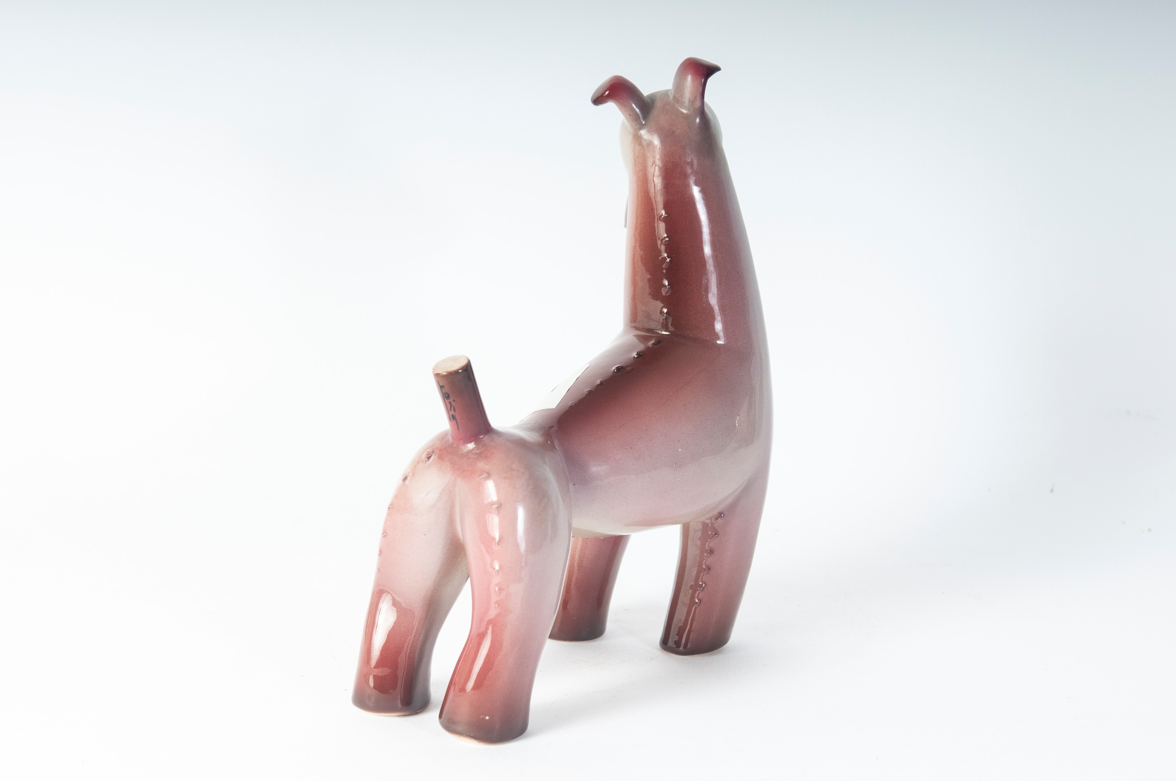 Scultura di cane a tutto tondo