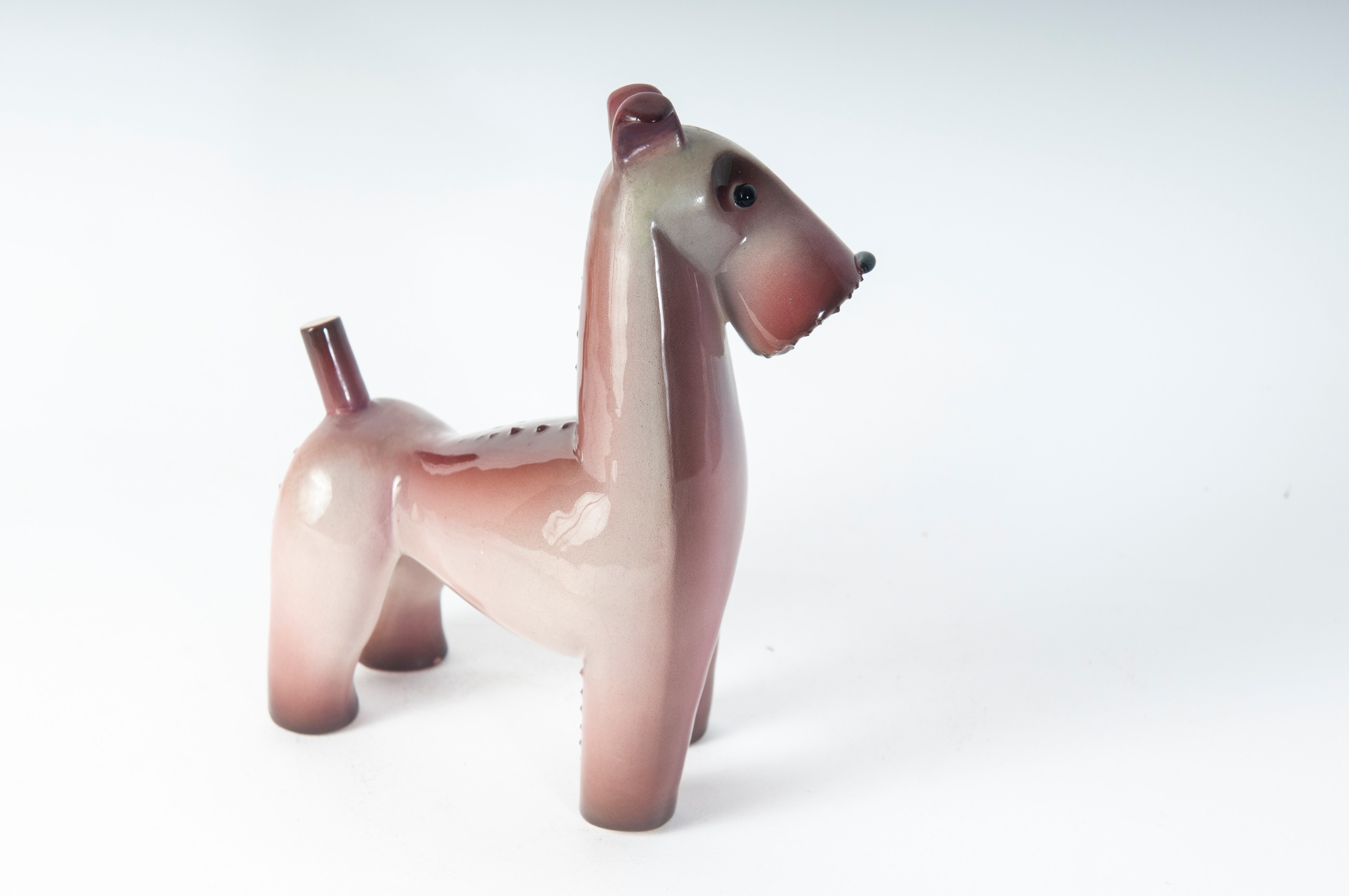Scultura di cane a tutto tondo