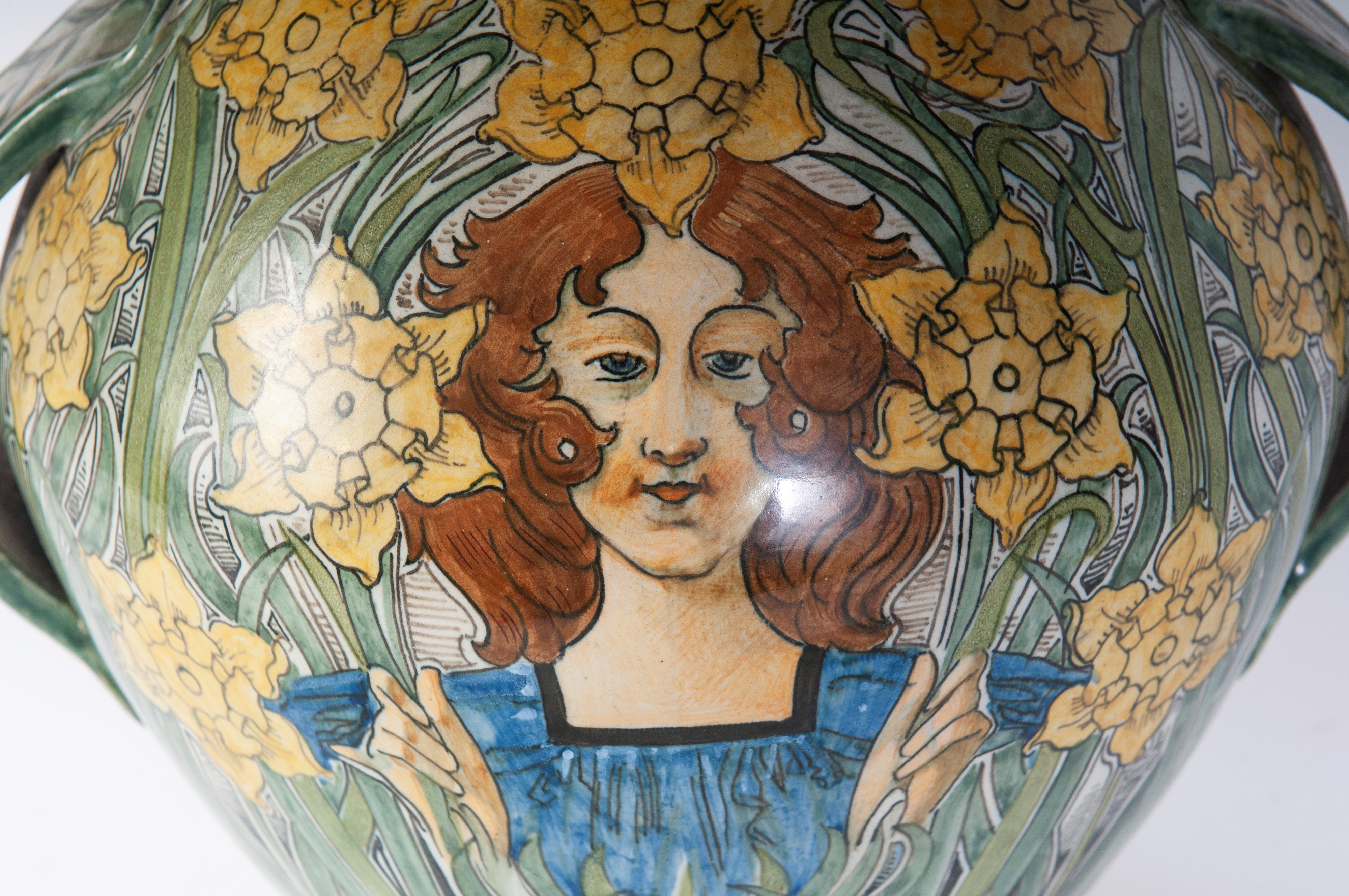 Vaso biansato in ceramica policroma