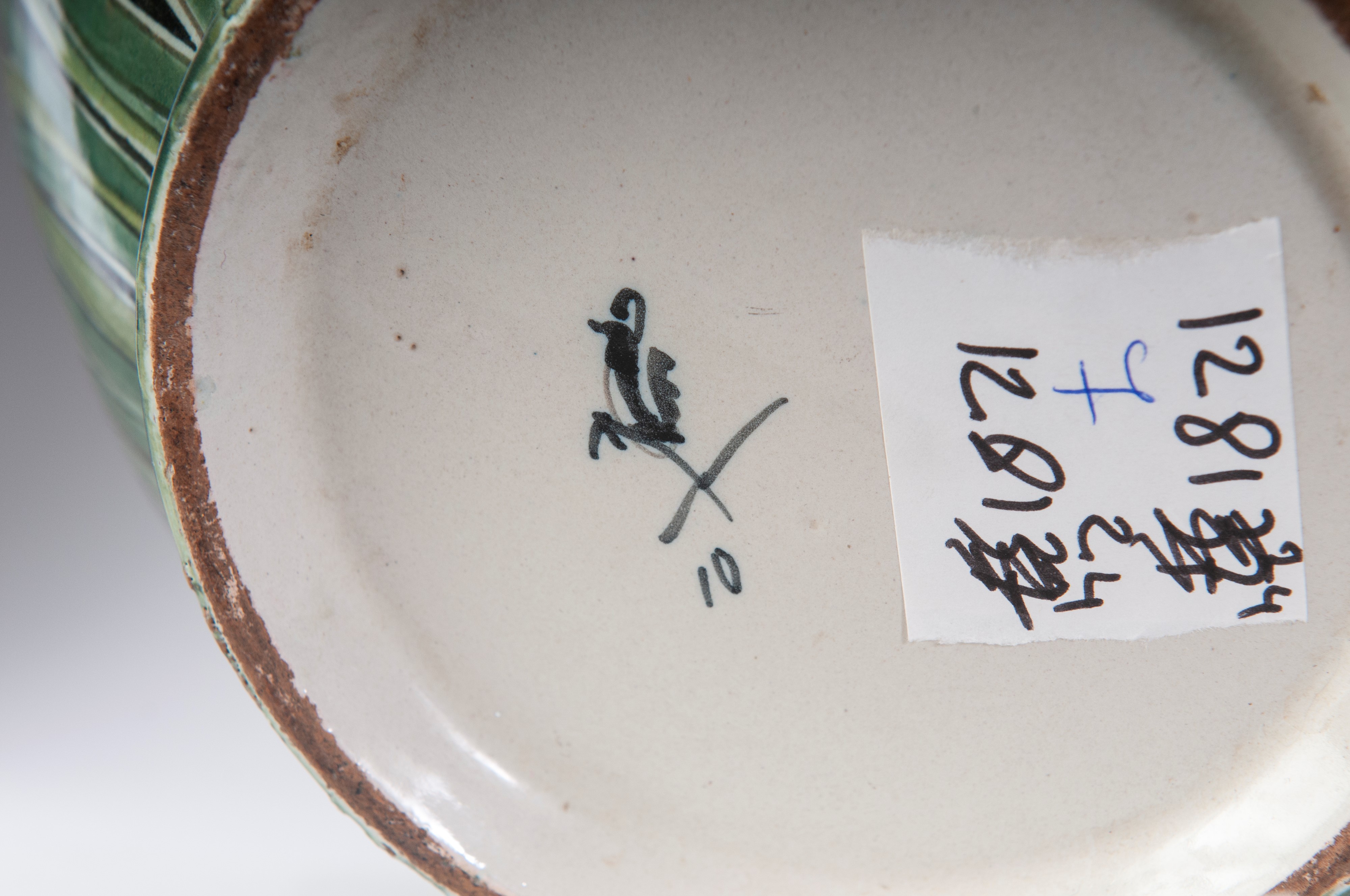 Vaso biansato in ceramica policroma