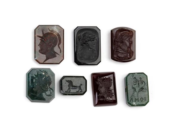 Set of 7 bloodstone and carnelian carving