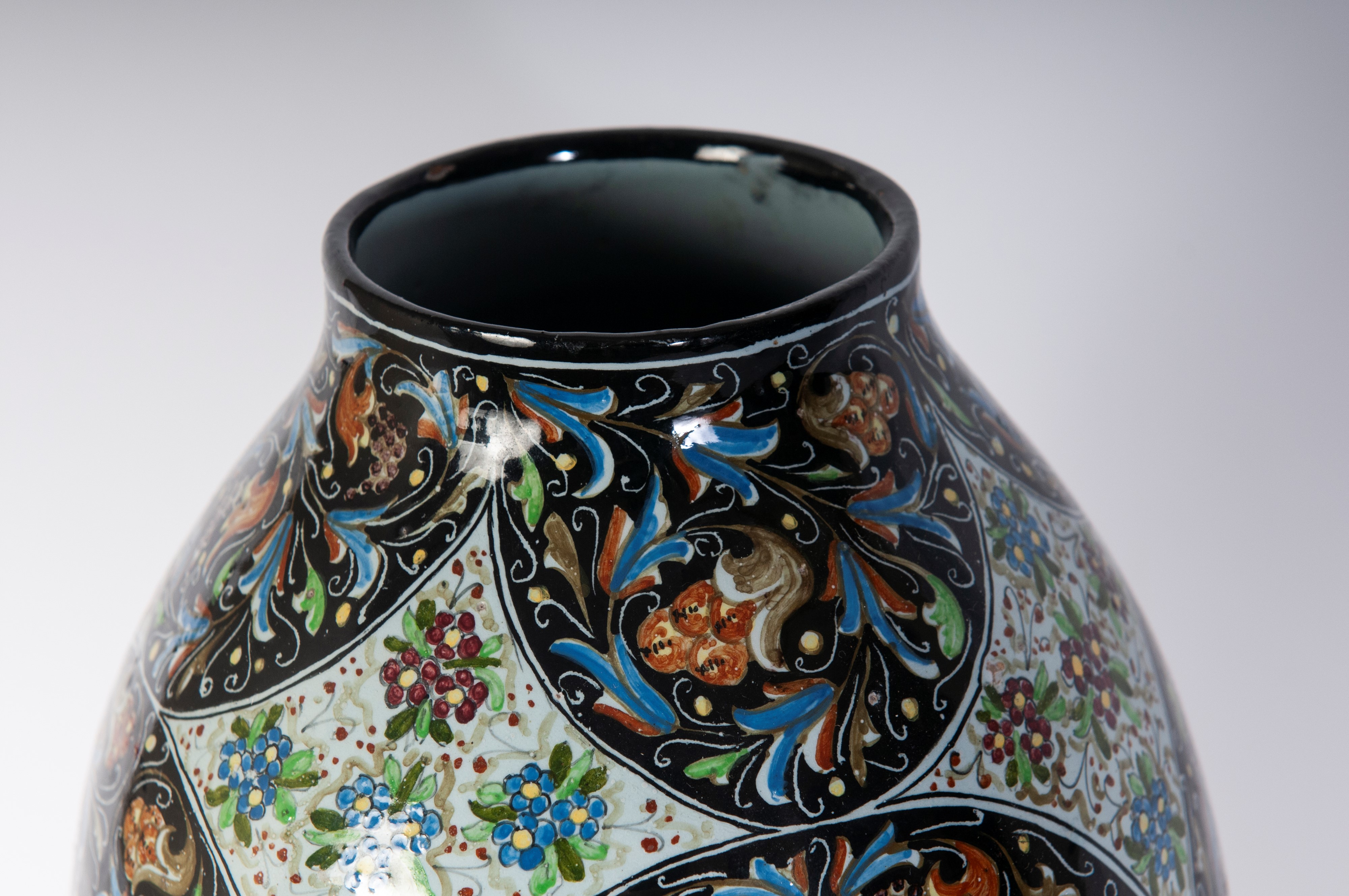 Vaso a fuso in ceramica policroma
