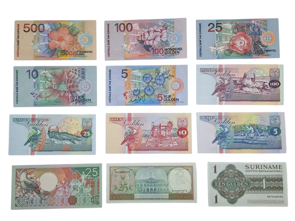 SURINAME. Lotto di 12 banconote. Date, tagli e conservazioni varie.