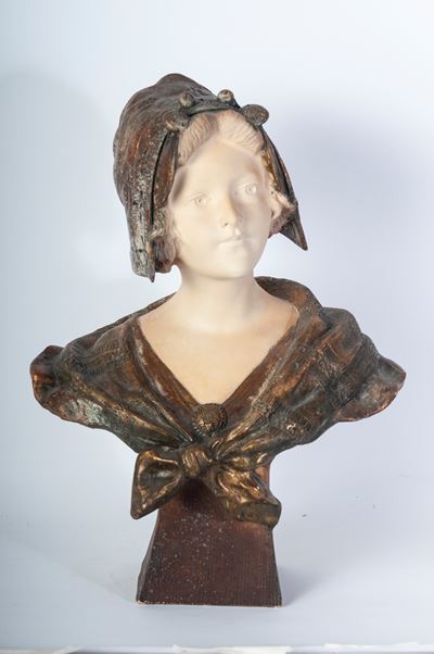 Busto di fanciulla in ceramica policroma