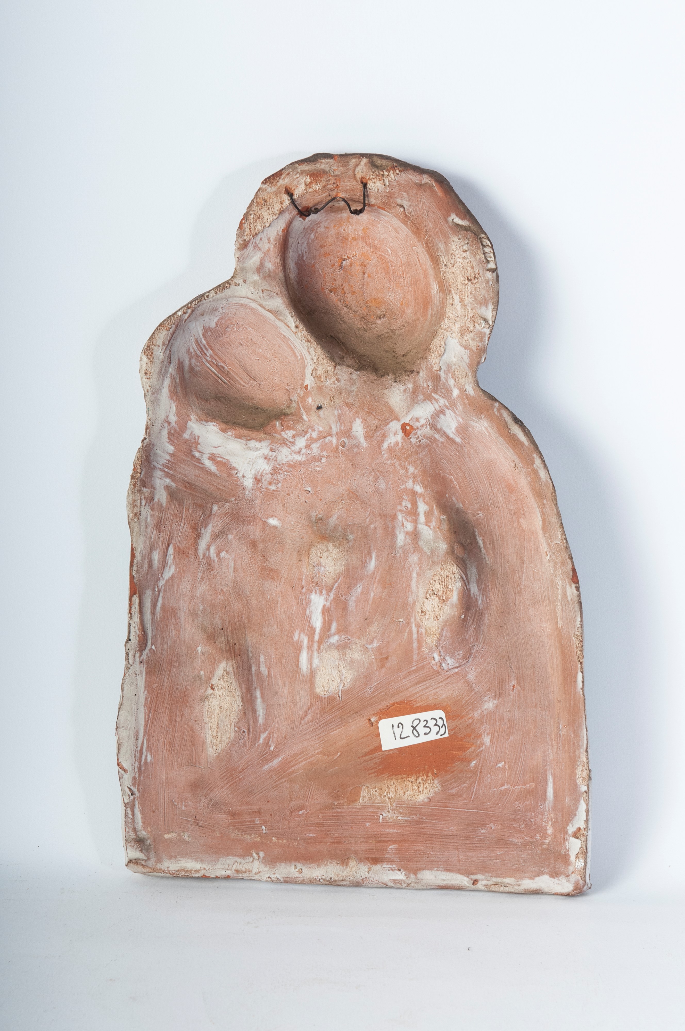 Madonna del Monticino, Rilievo in ceramica policroma