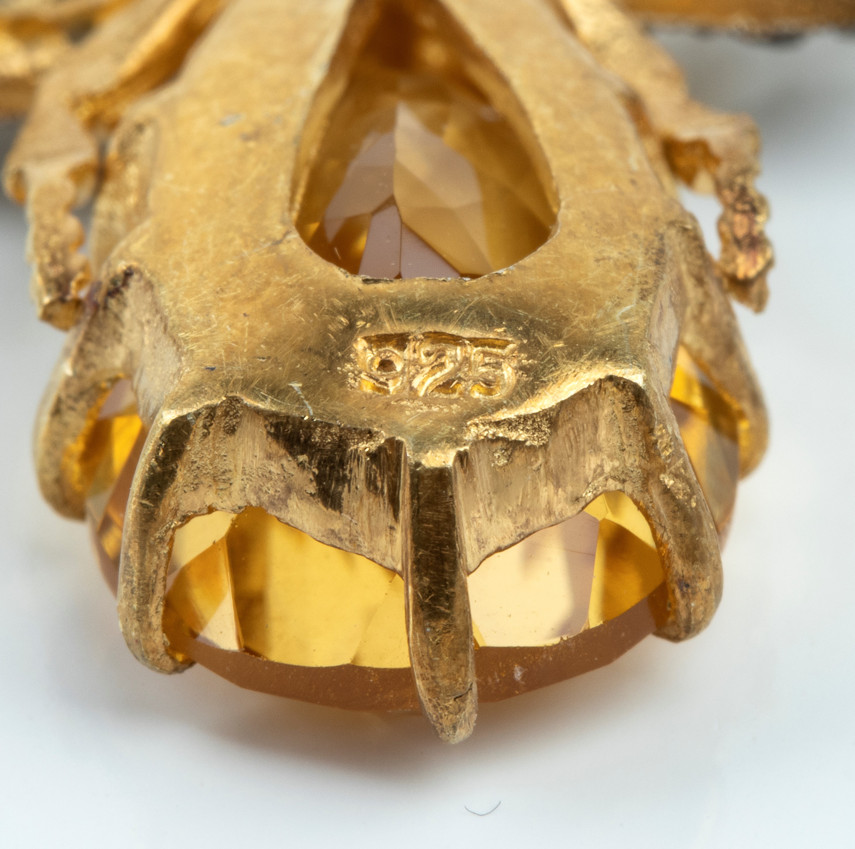 Orecchini, paio di orecchini in argento dorato con quarzi citrini e diamanti