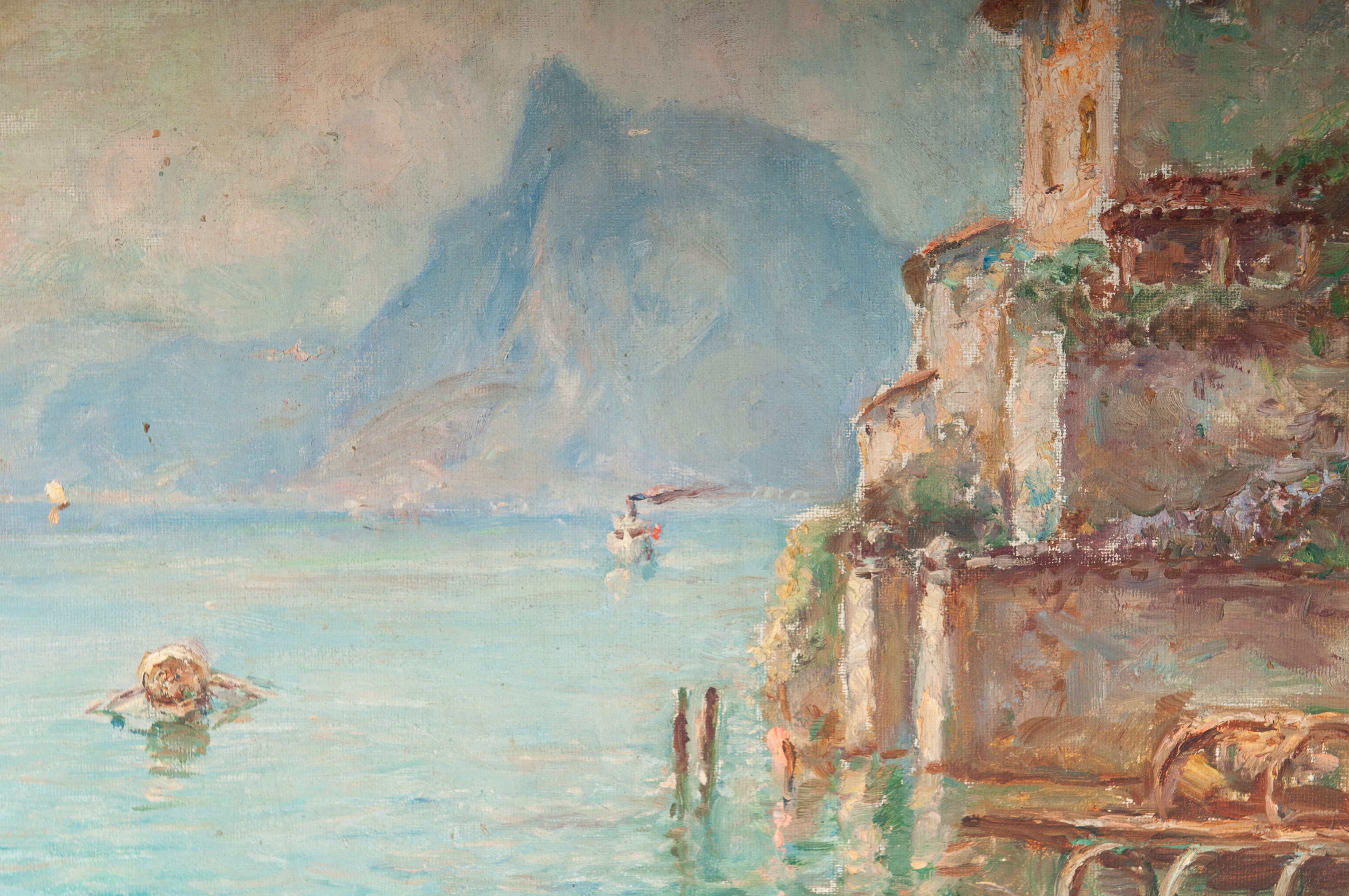 Scorcio di costa con barche e pescatori