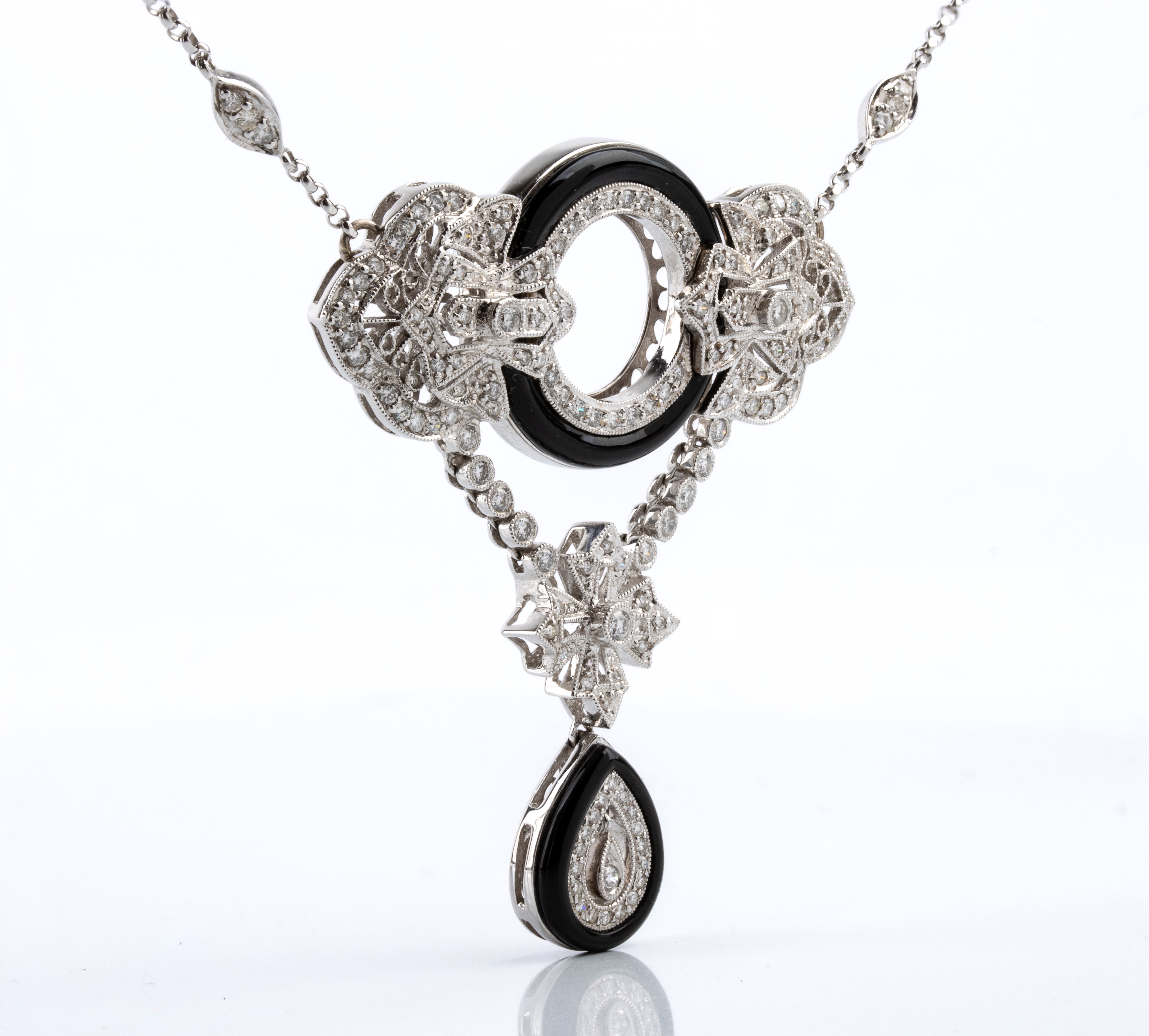 Collier in oro bianco 18k con diamanti e onice