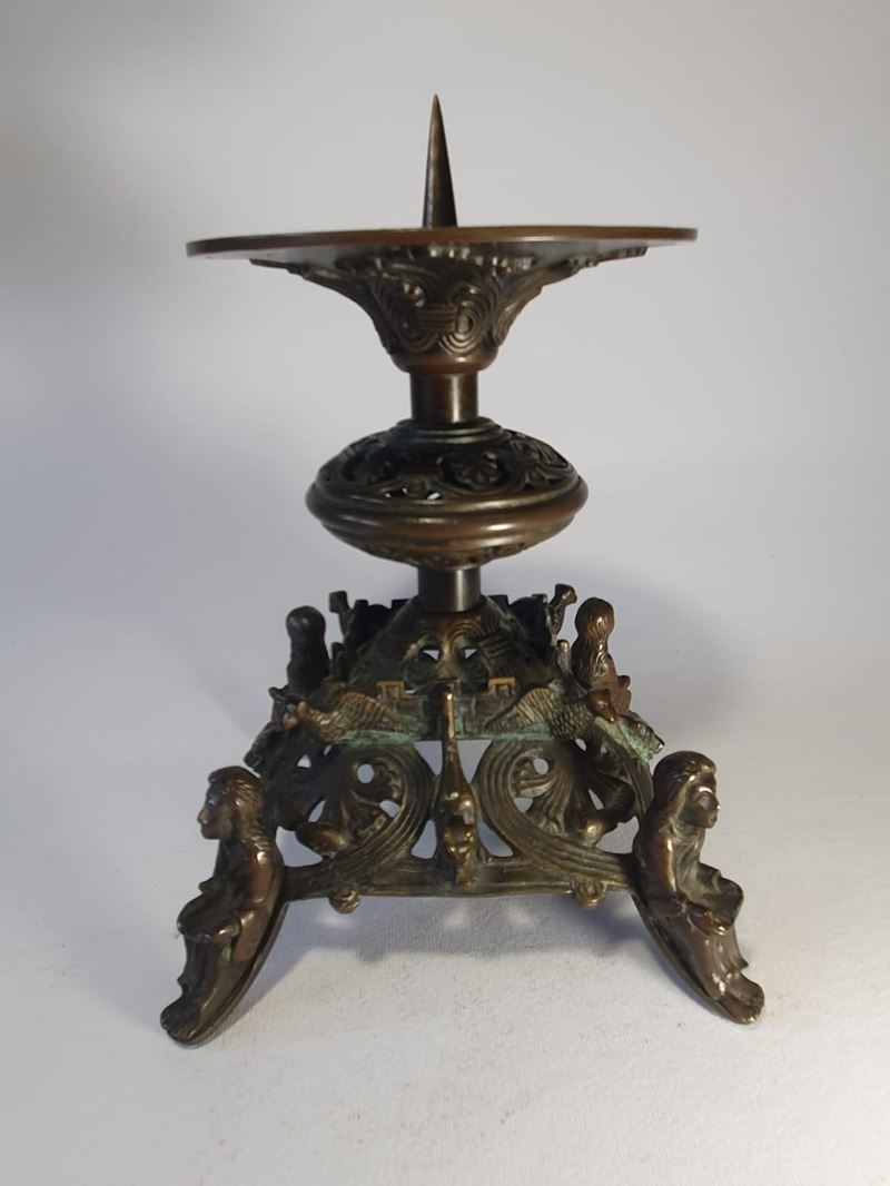 Candeliere istoriato stile medievale