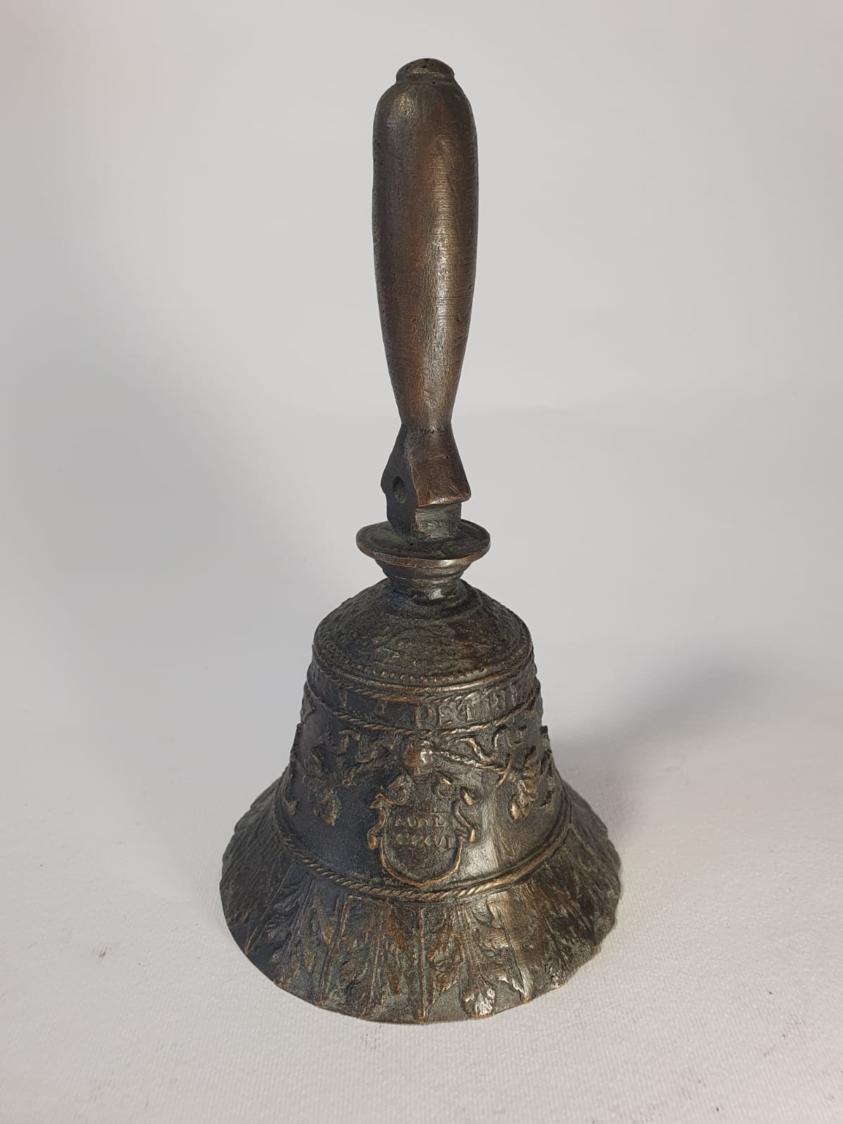 Campanello da scrivania istoriato