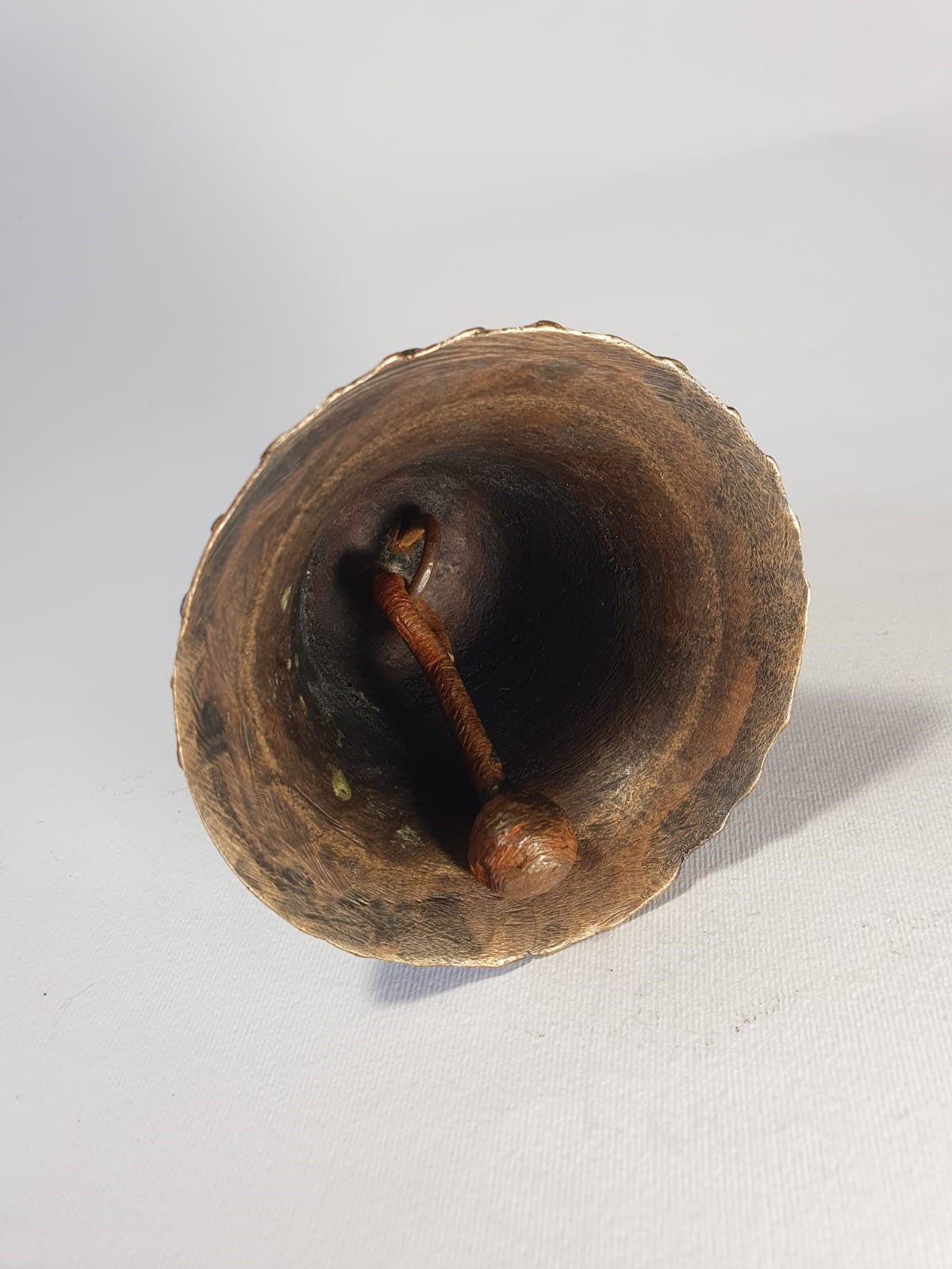 Campanello da scrivania istoriato