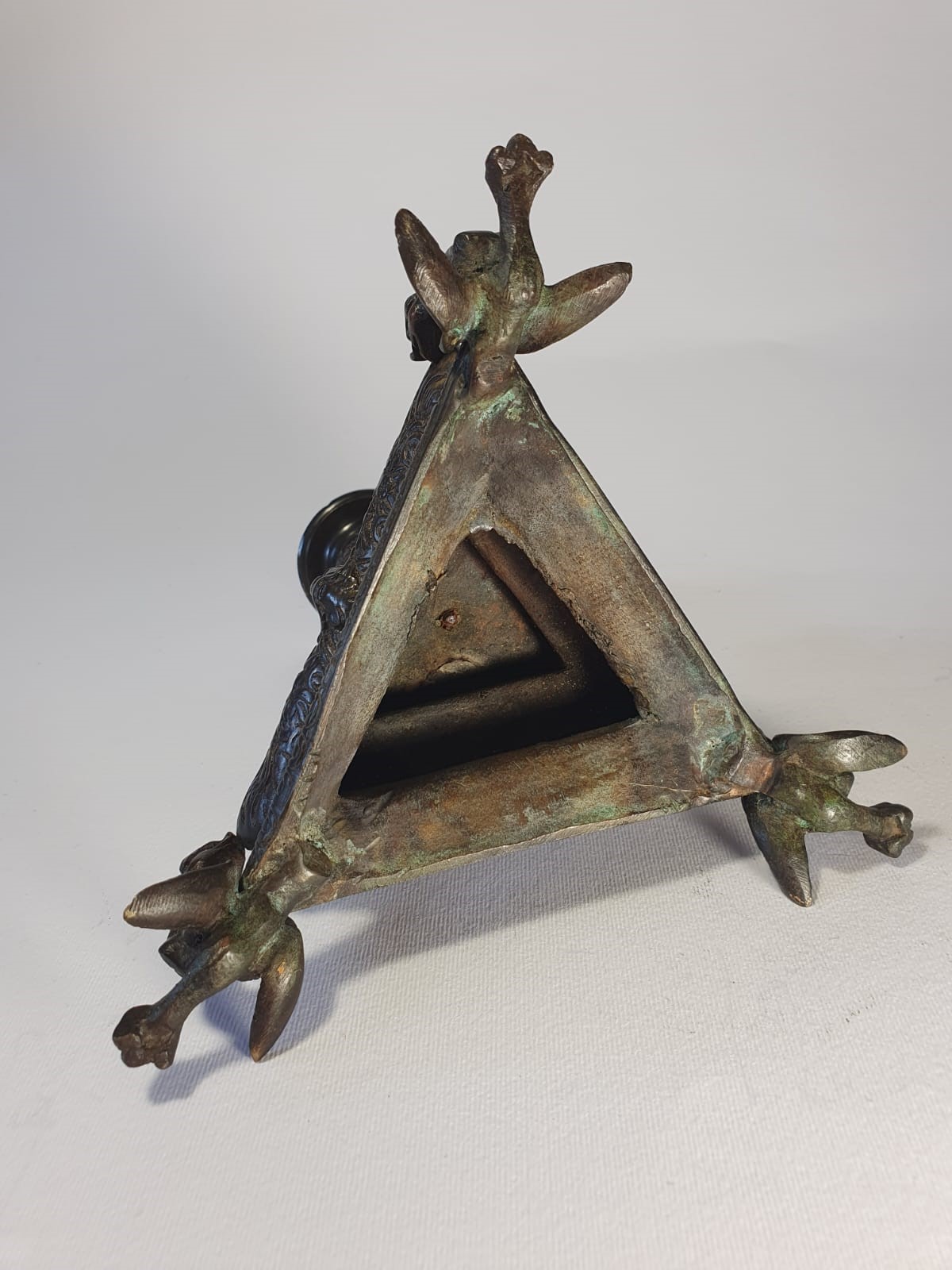 Due candelieri con draghi