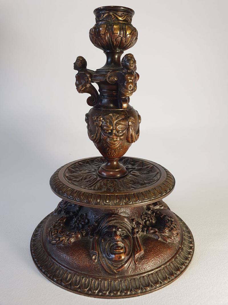 Candeliere istoriato