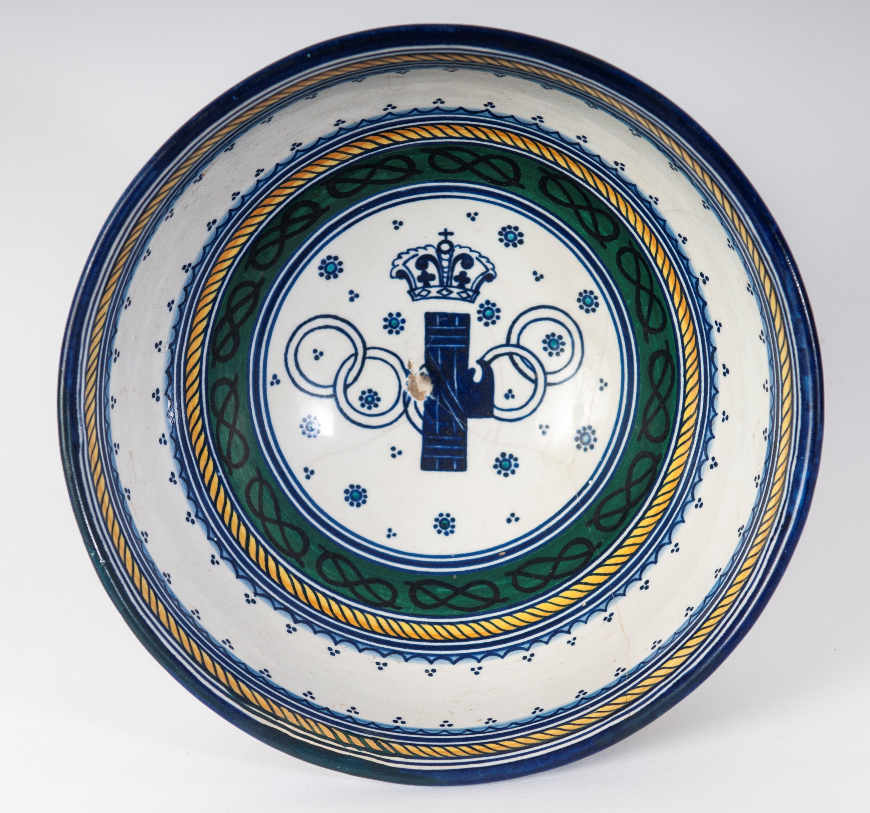 Coppa pubblicitaria in ceramica policroma