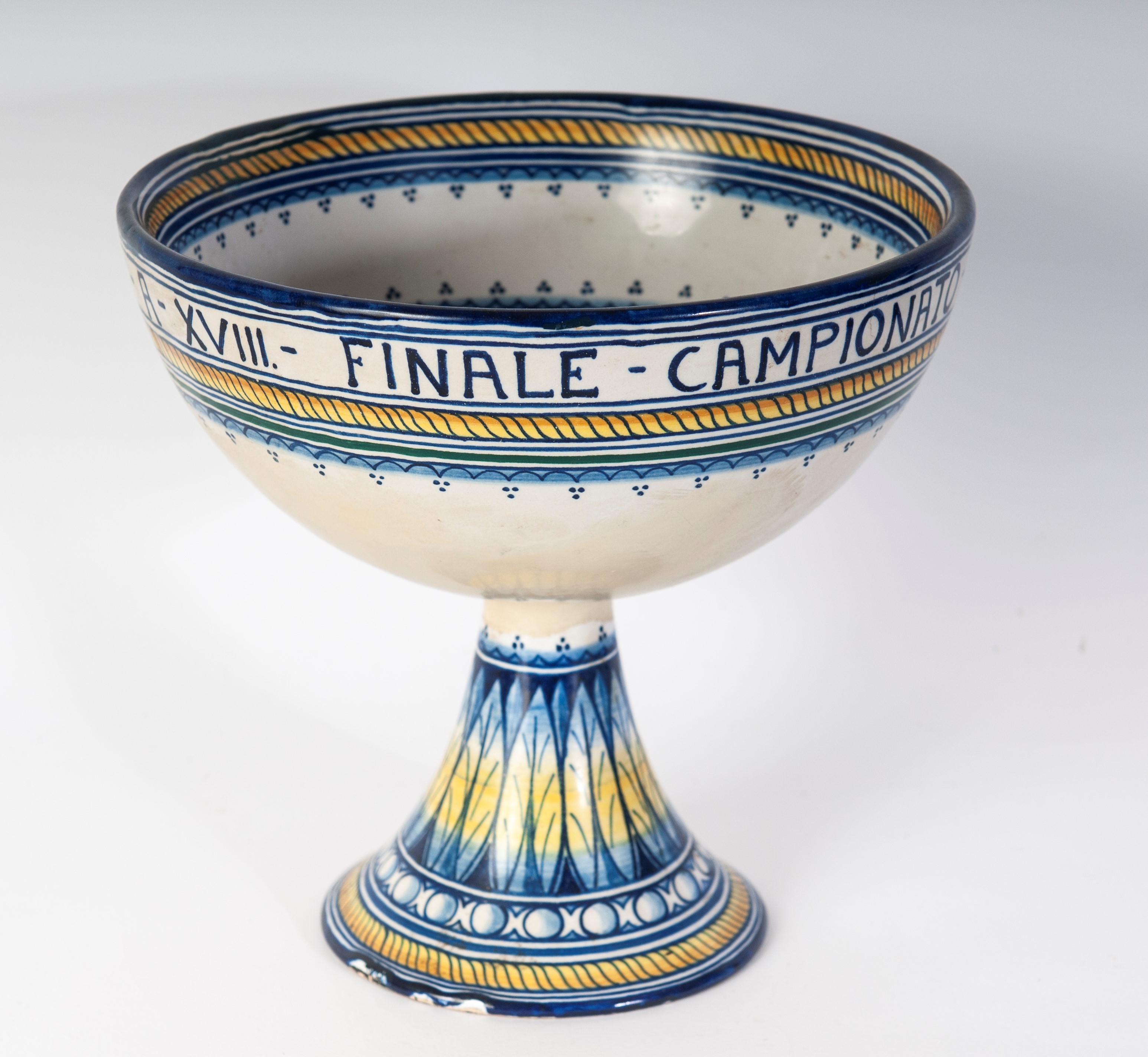 Coppa pubblicitaria in ceramica policroma