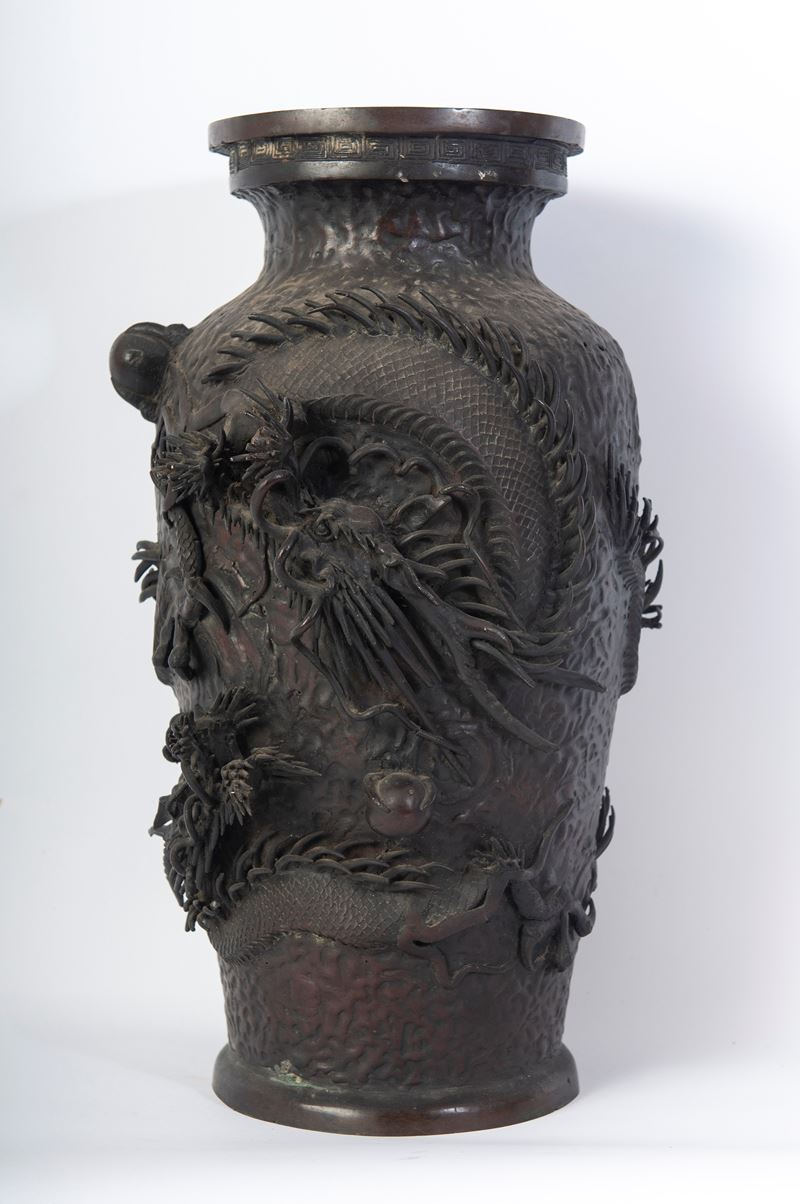 Vaso in bronzo a balaustro