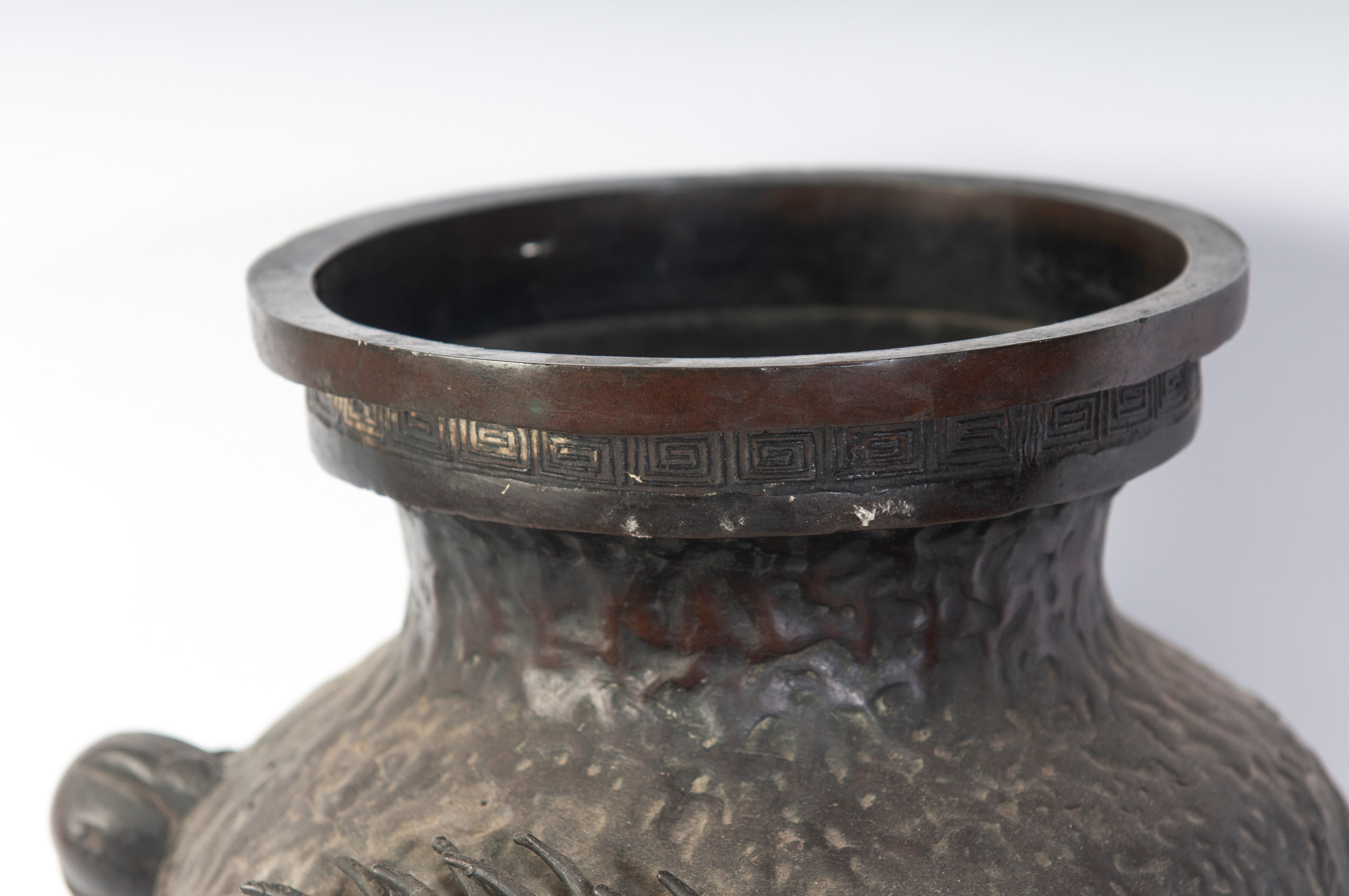 Vaso in bronzo a balaustro