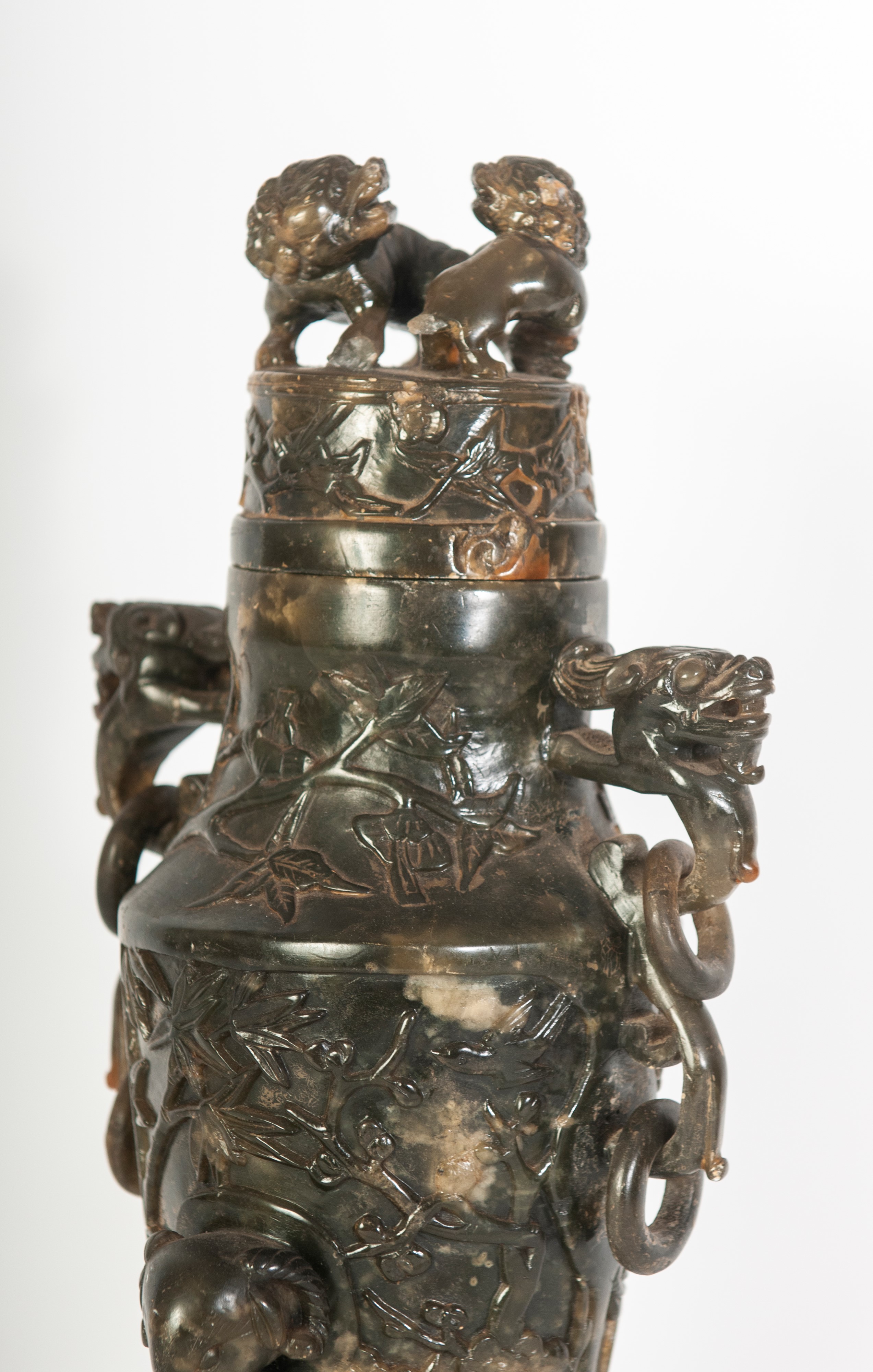 Vaso ad urna in giadeite verde