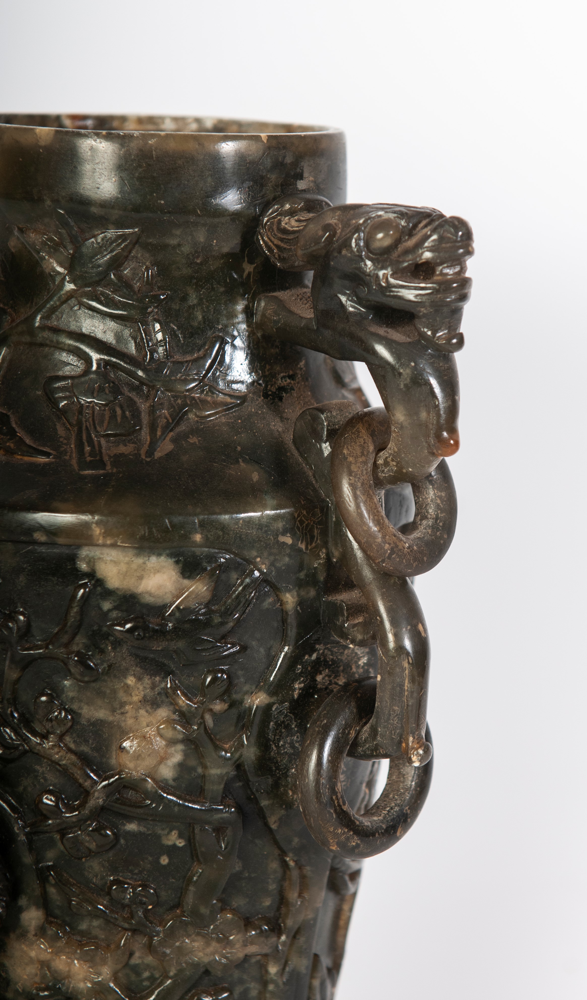 Vaso ad urna in giadeite verde