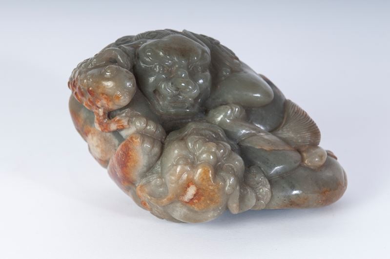 Lotta tra leoni, scultura in giadeite