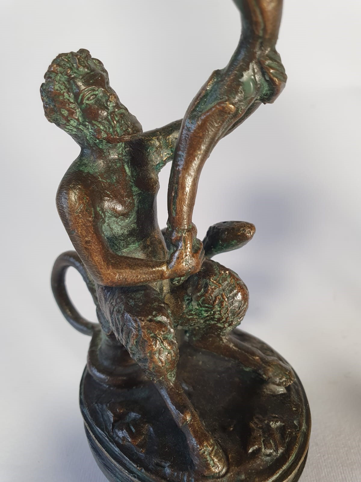 Due candelieri con satiri