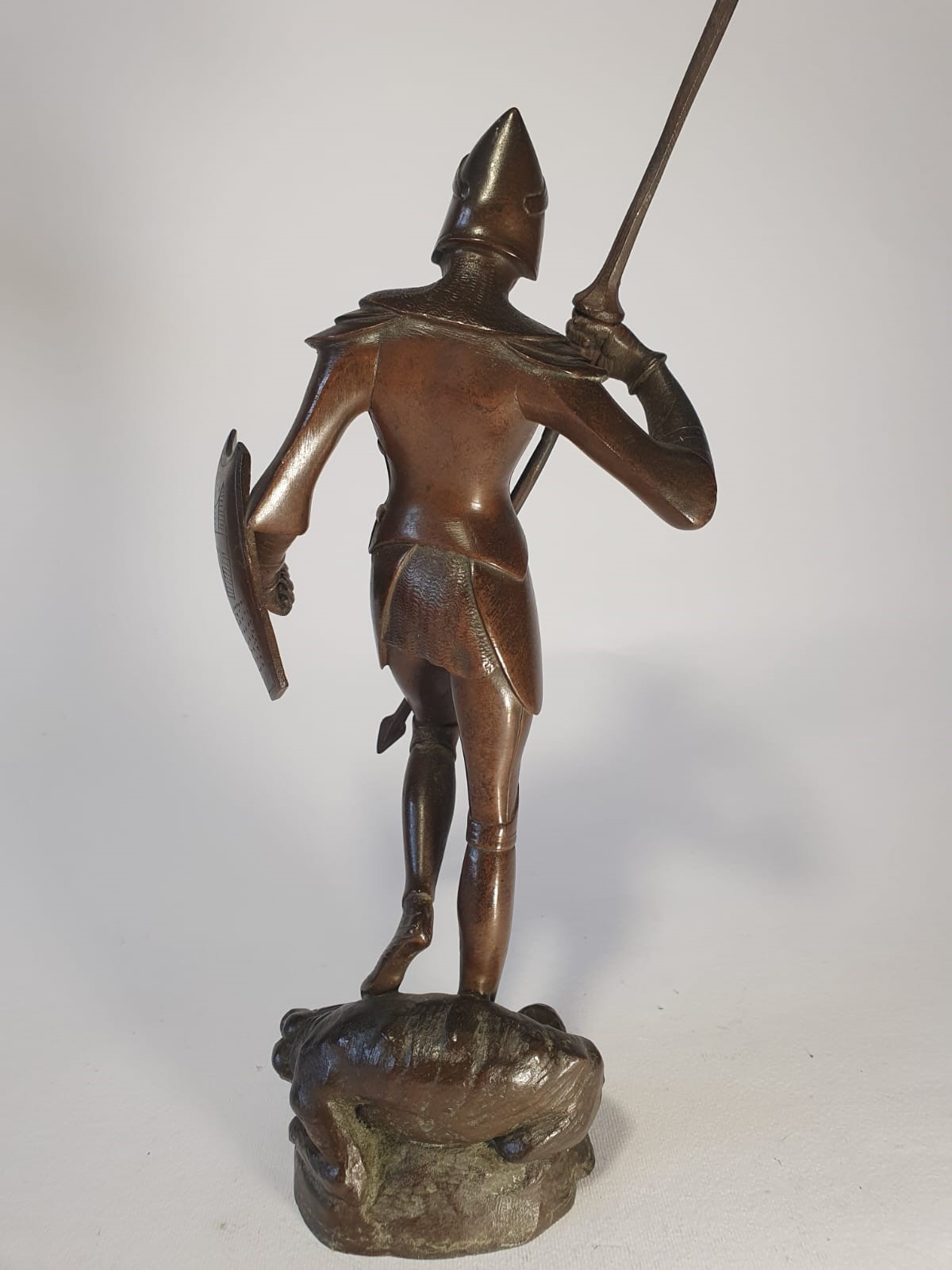 San Giorgio e il drago, stile medievale