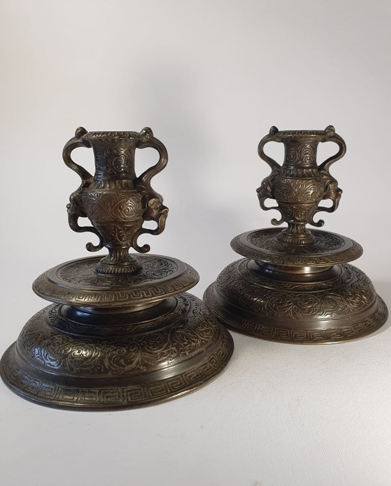 Due candelieri bulinati