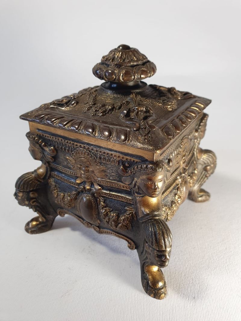 Cofanetto istoriato, da motivi rinascimentali